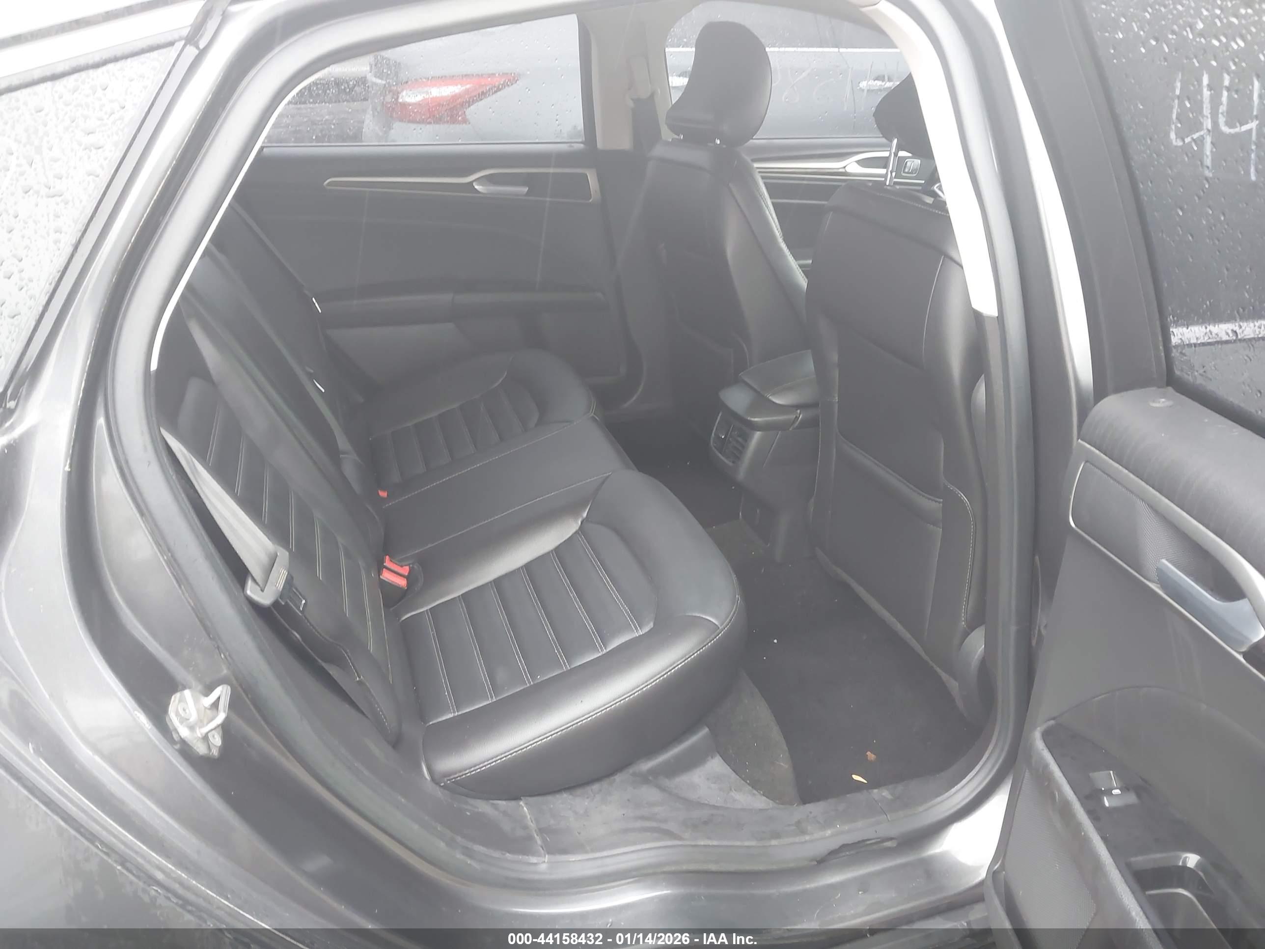 FORD FUSION image 8