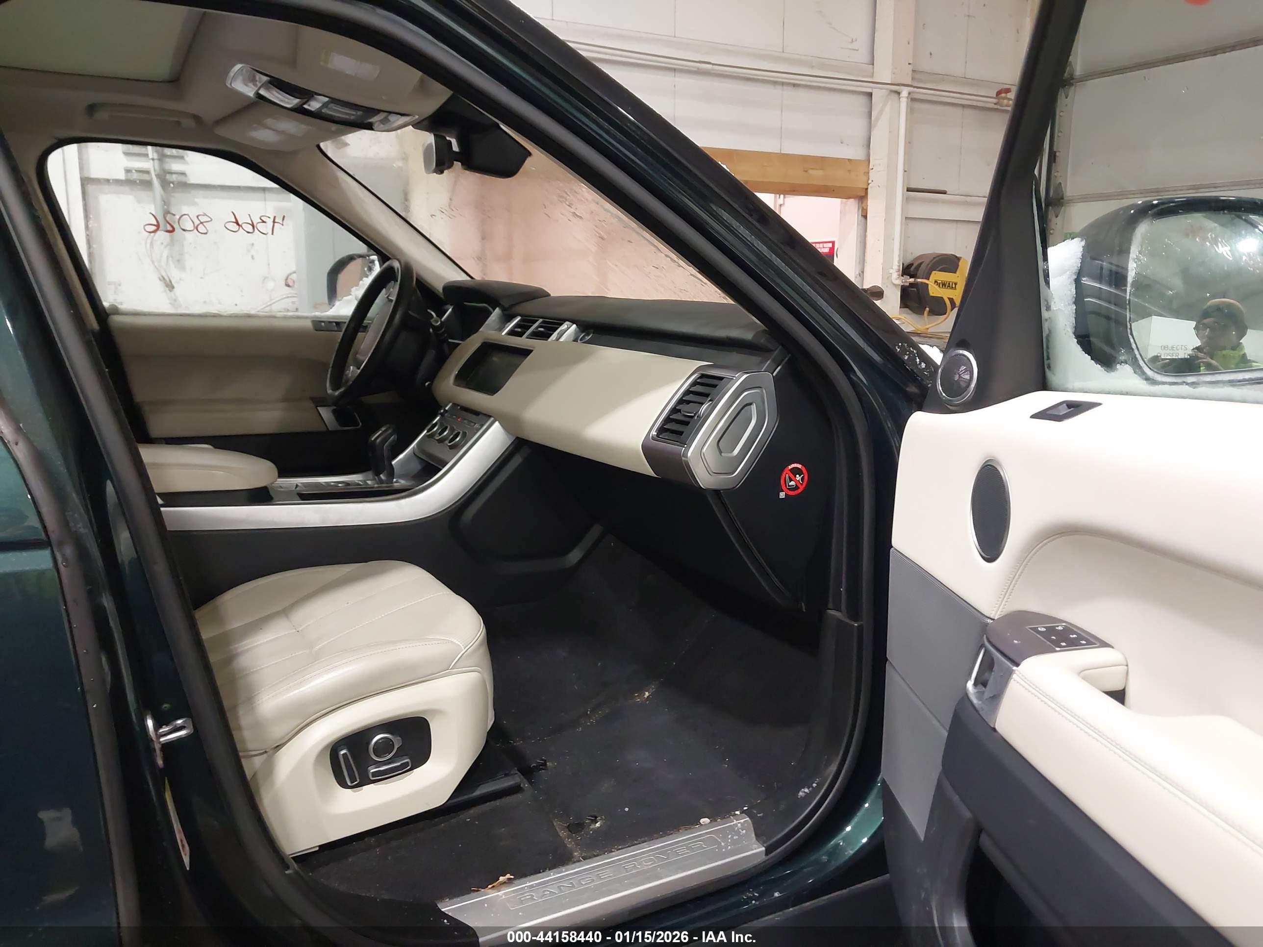 LAND ROVER image 5