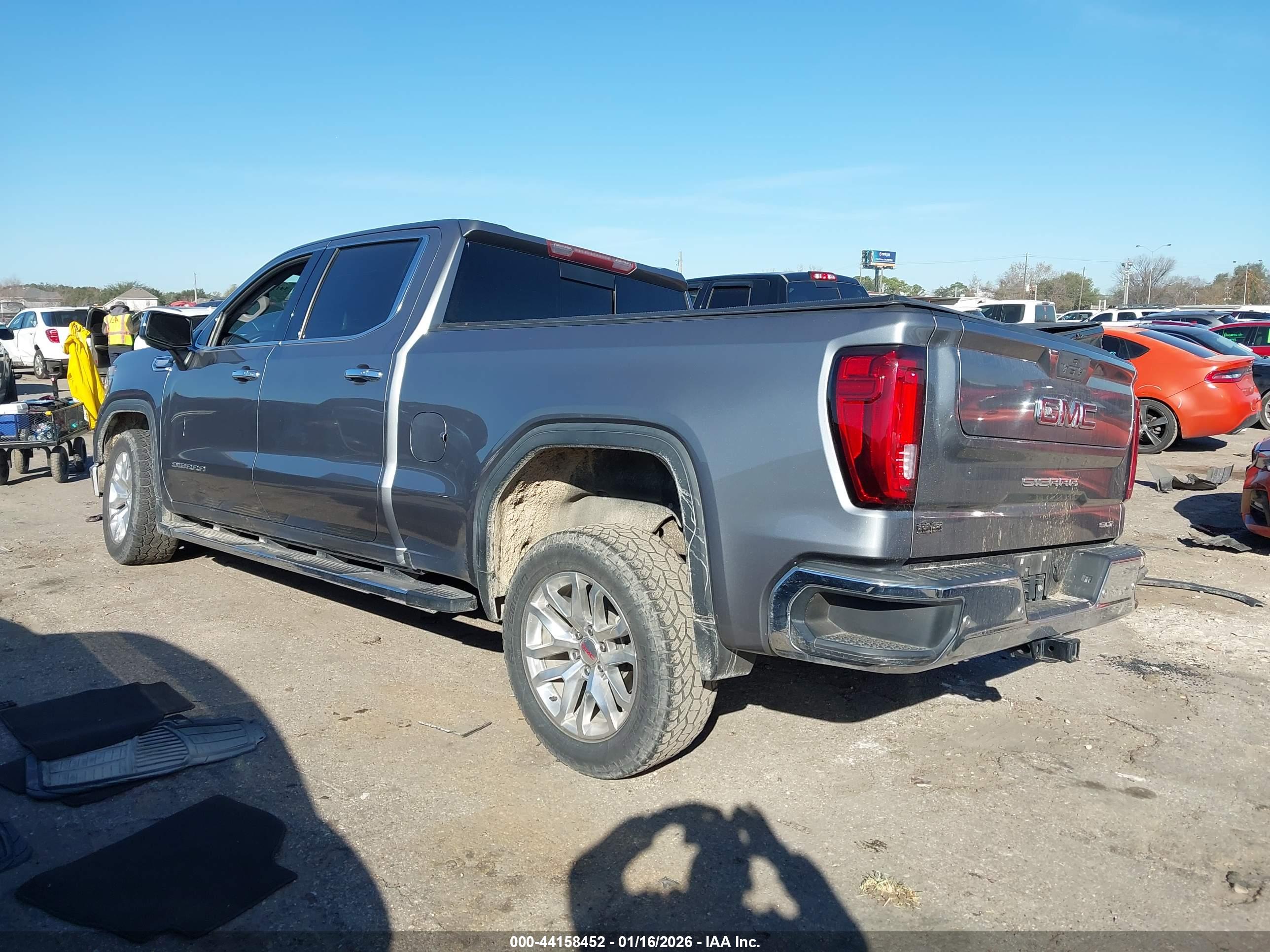 GMC SIERRA image 3