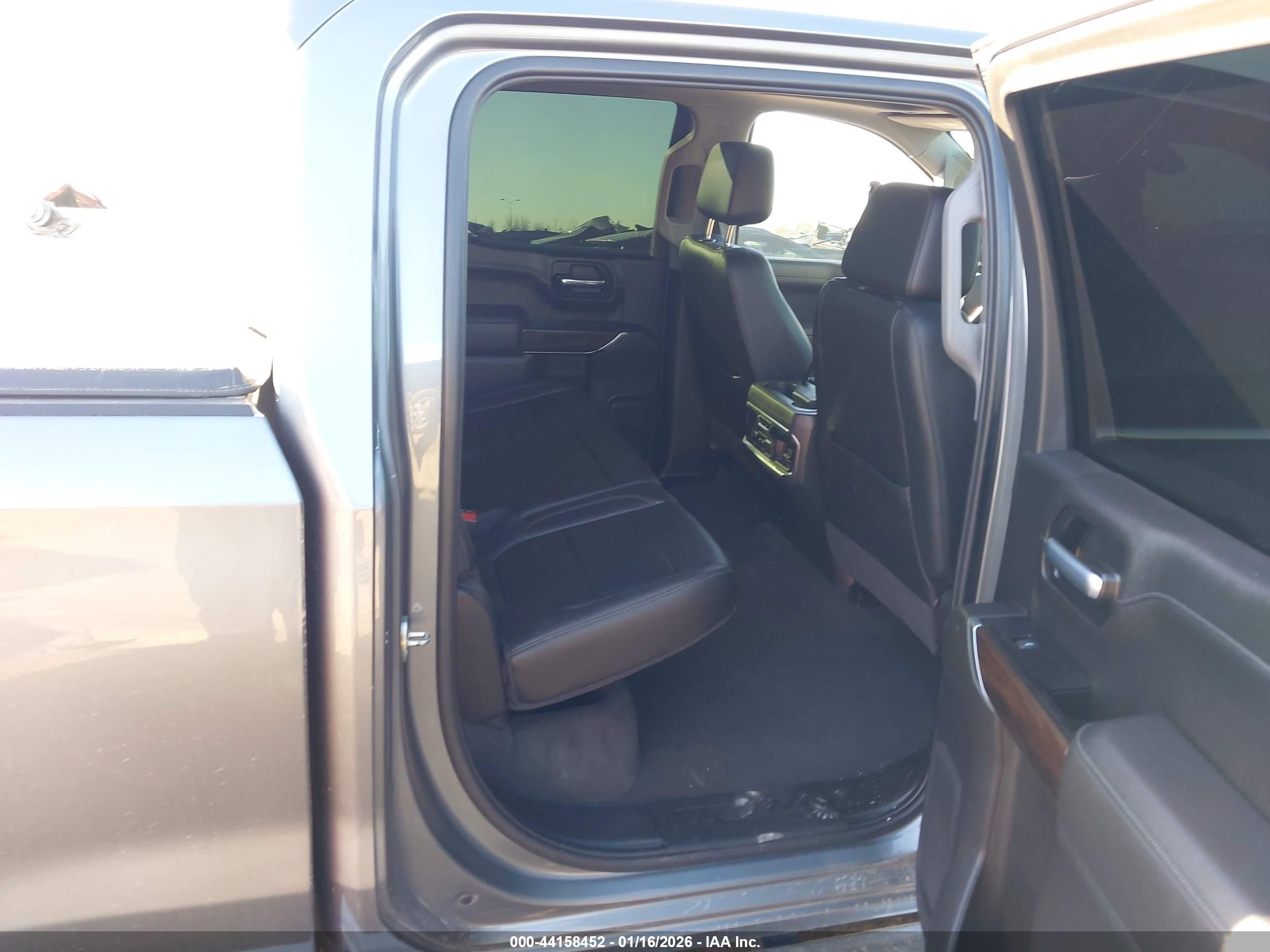 GMC SIERRA image 8