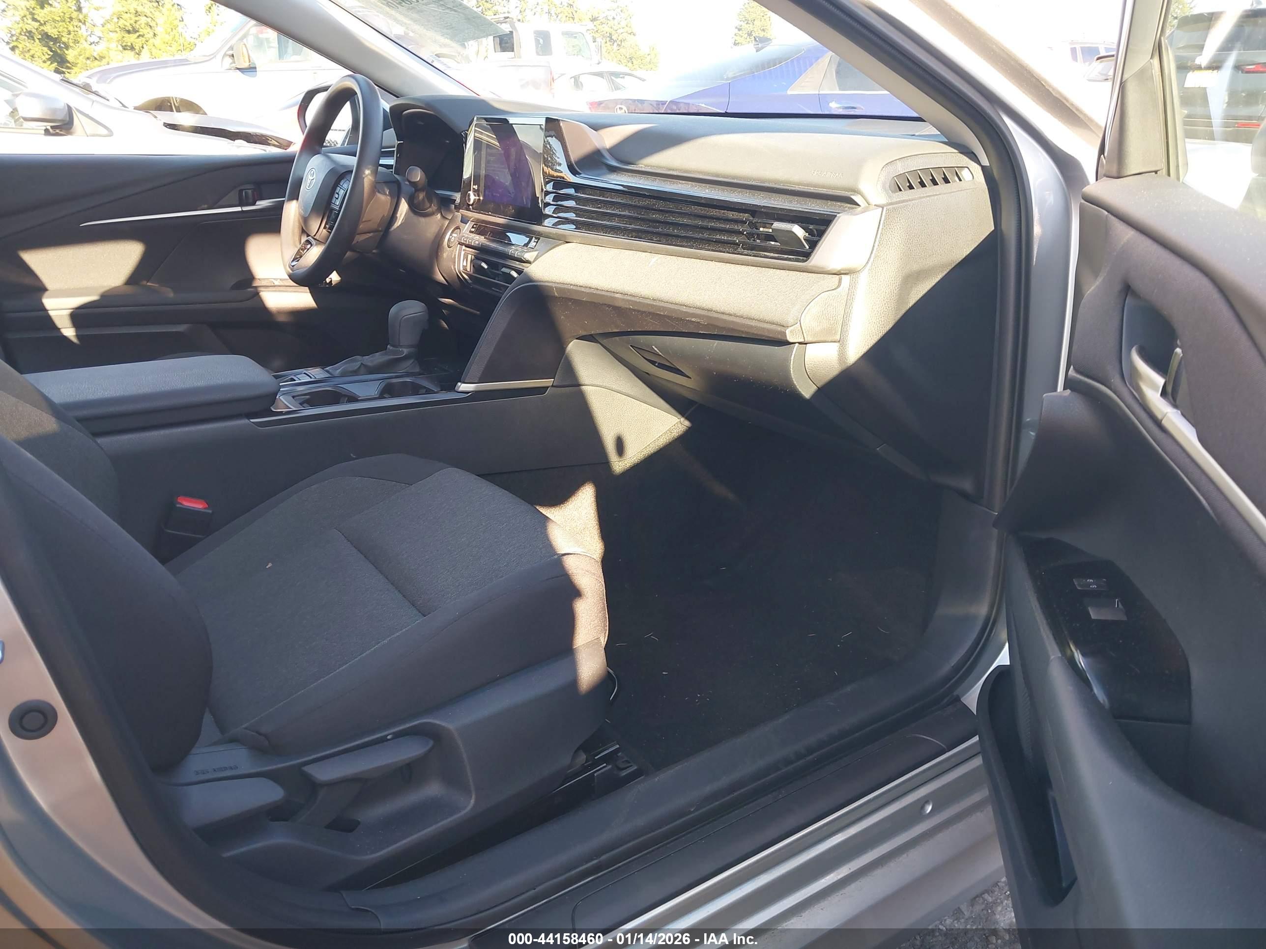 TOYOTA CAMRY image 5
