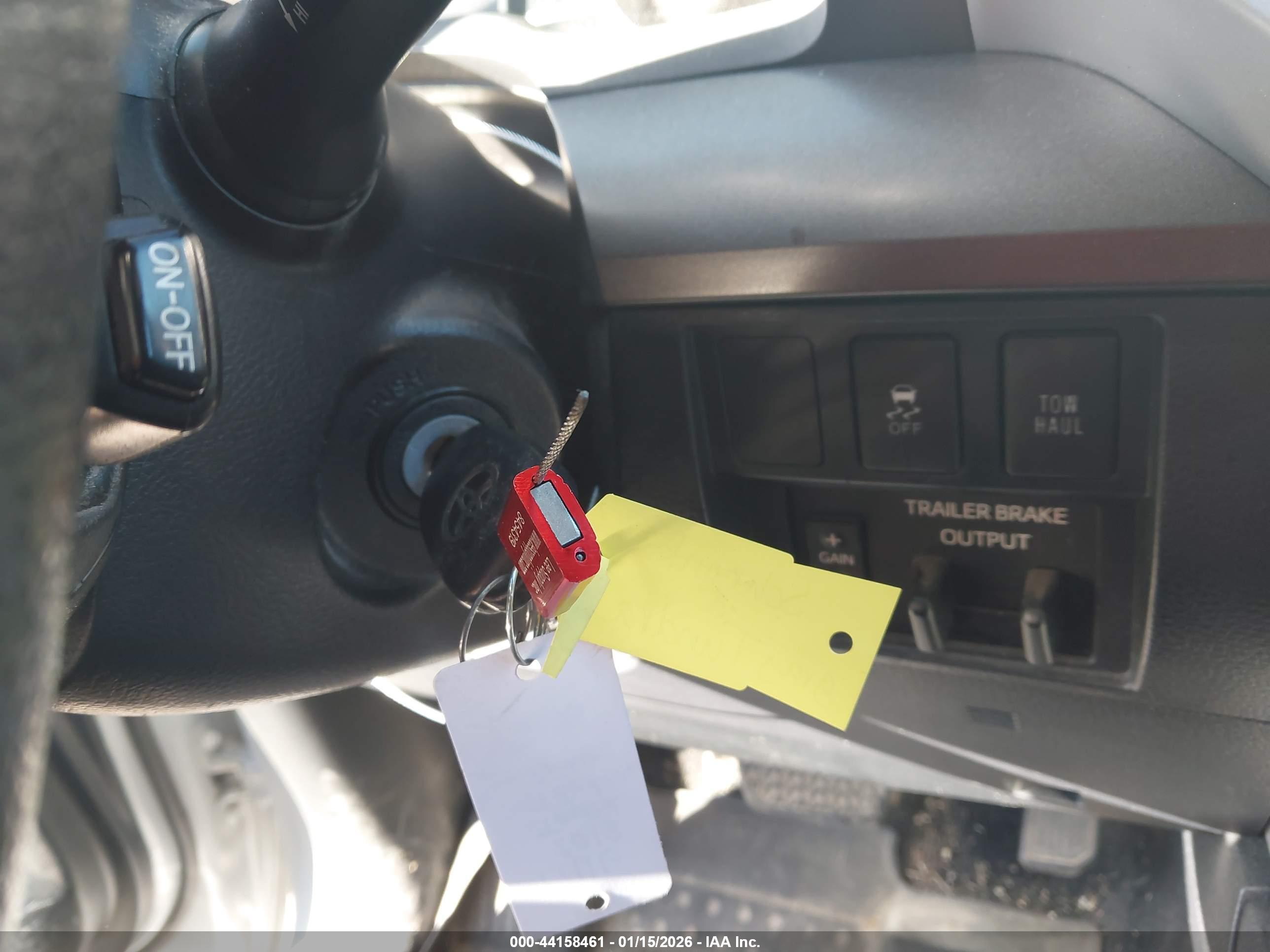TOYOTA TUNDRA image 11