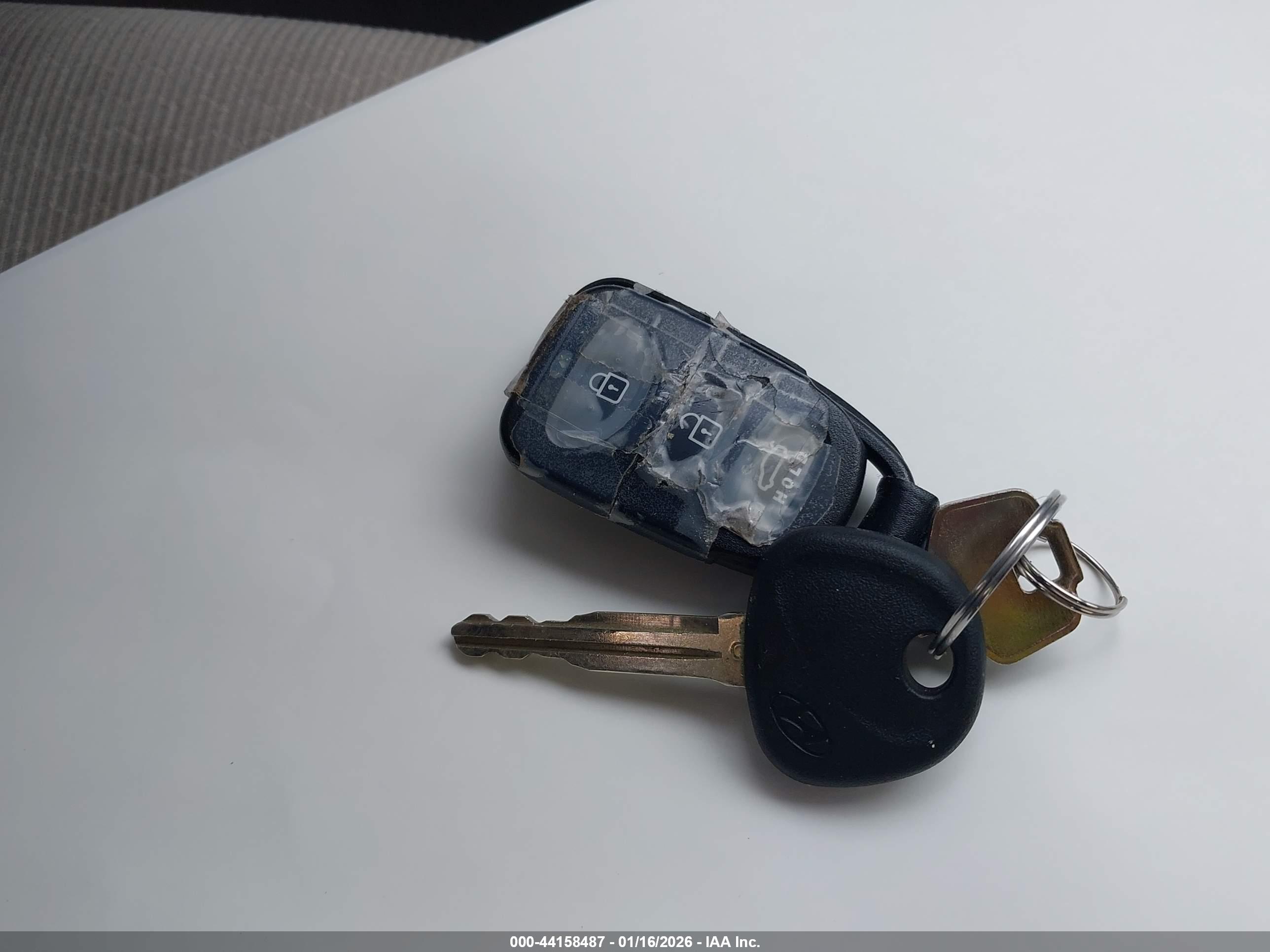 HYUNDAI ELANTRA image 11