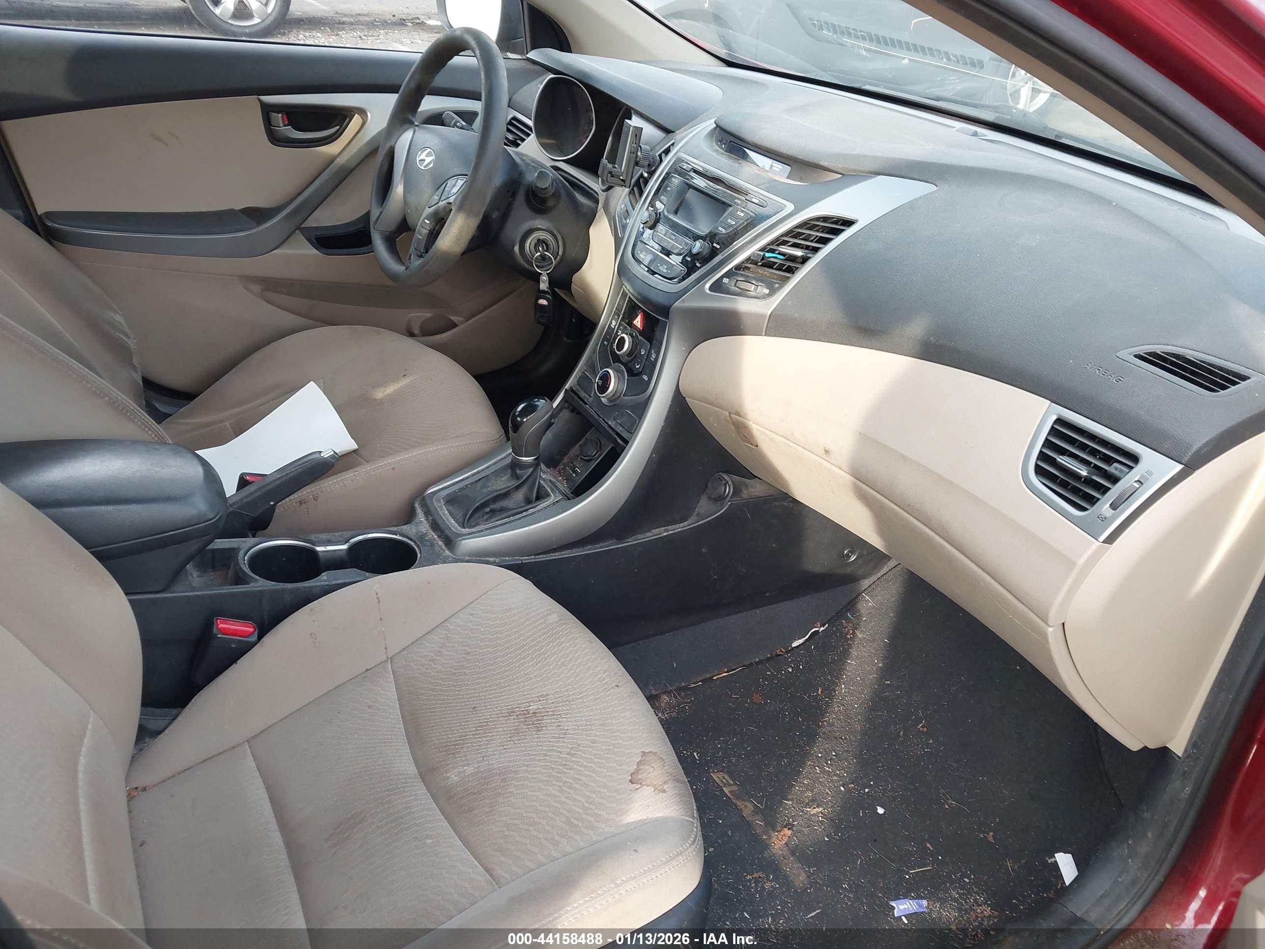 HYUNDAI ELANTRA image 5