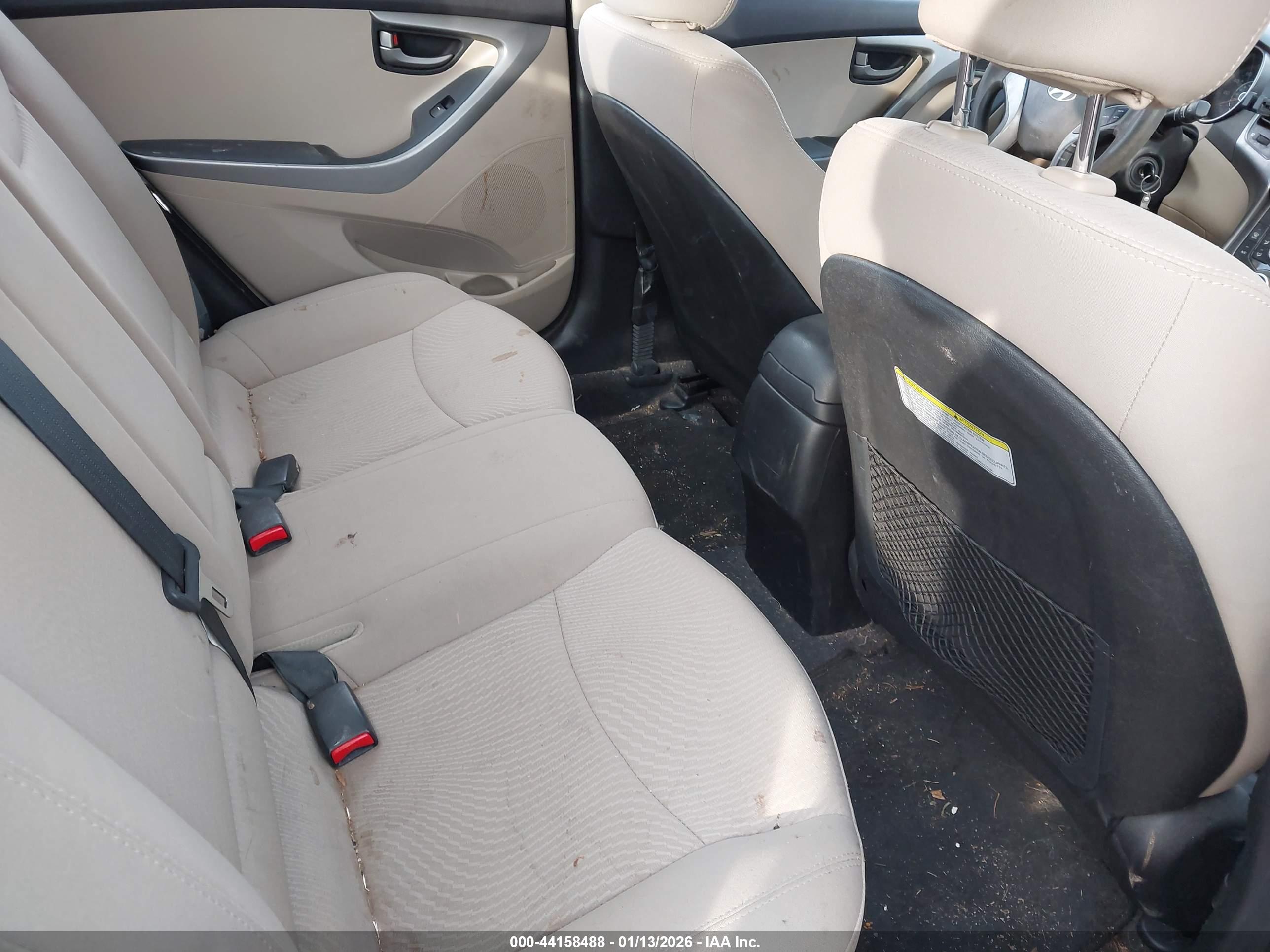 HYUNDAI ELANTRA image 8