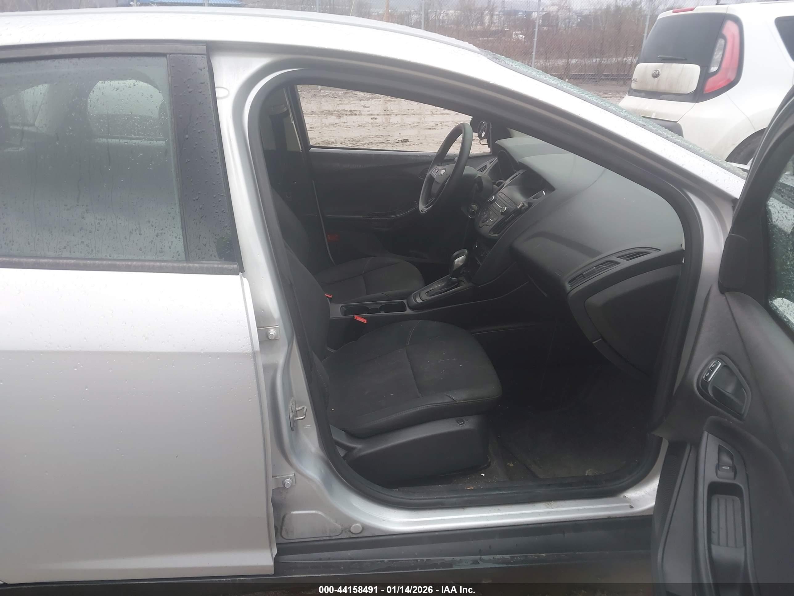 FORD FOCUS image 5