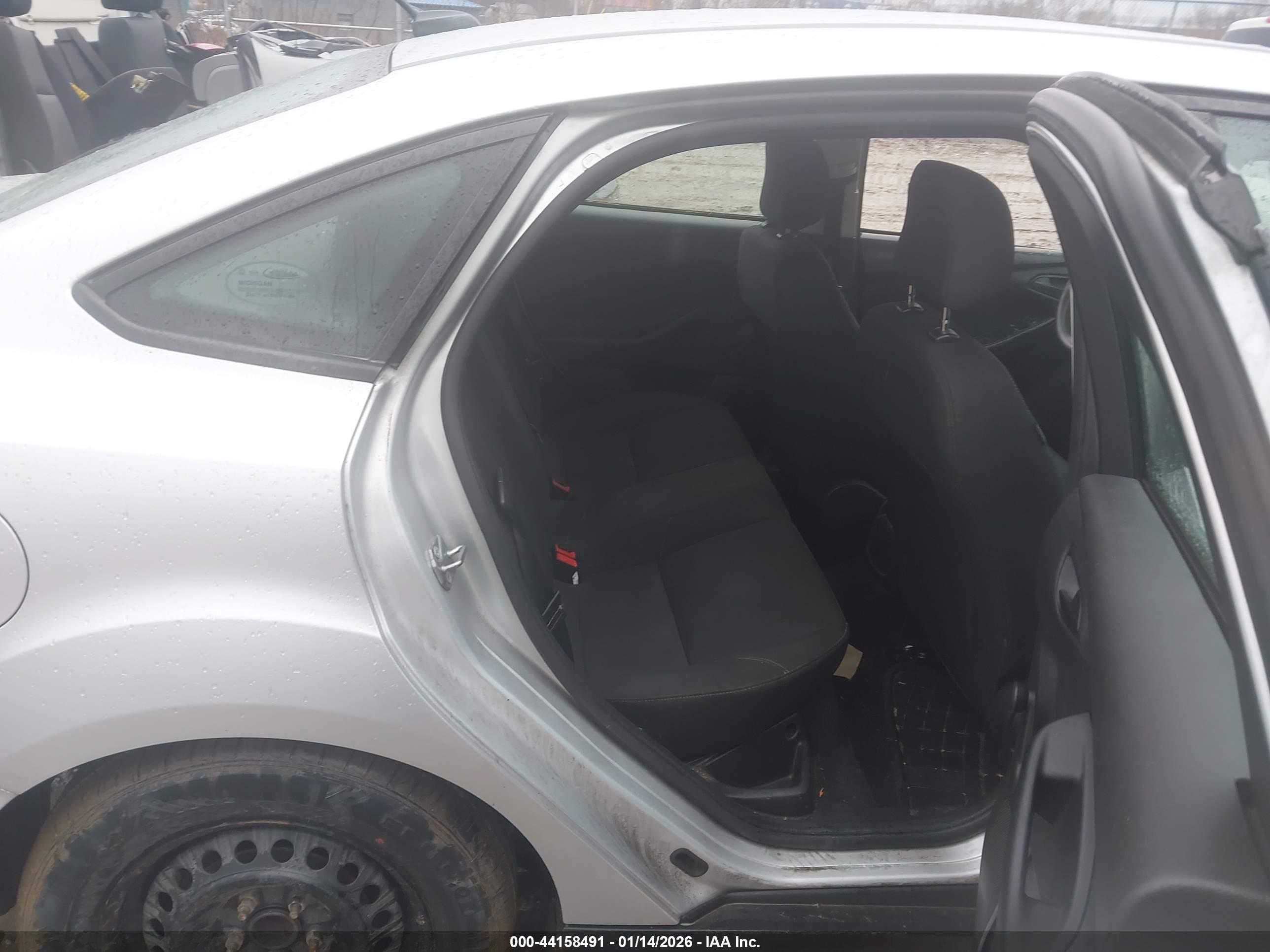 FORD FOCUS image 8