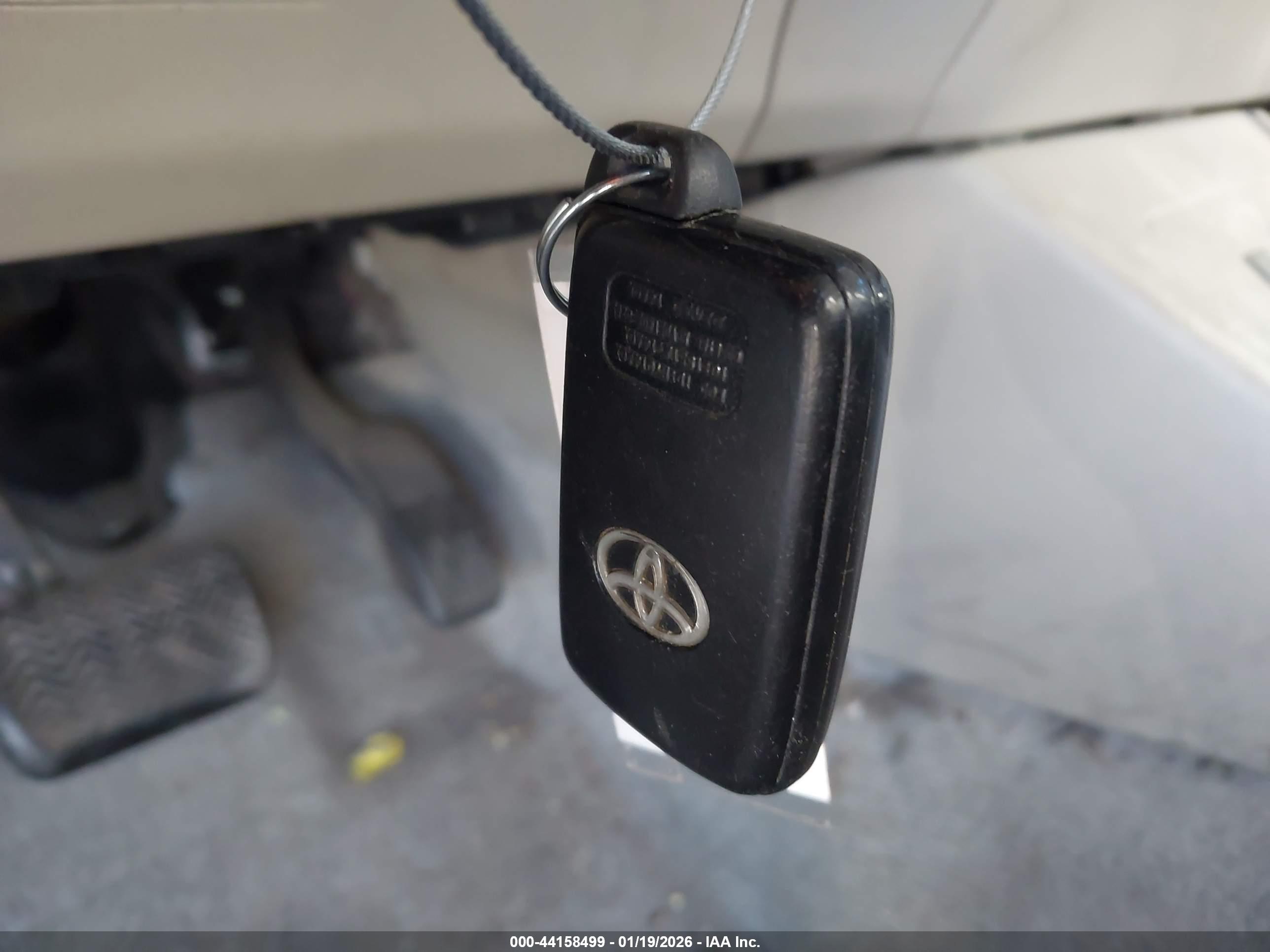 TOYOTA PRIUS image 11