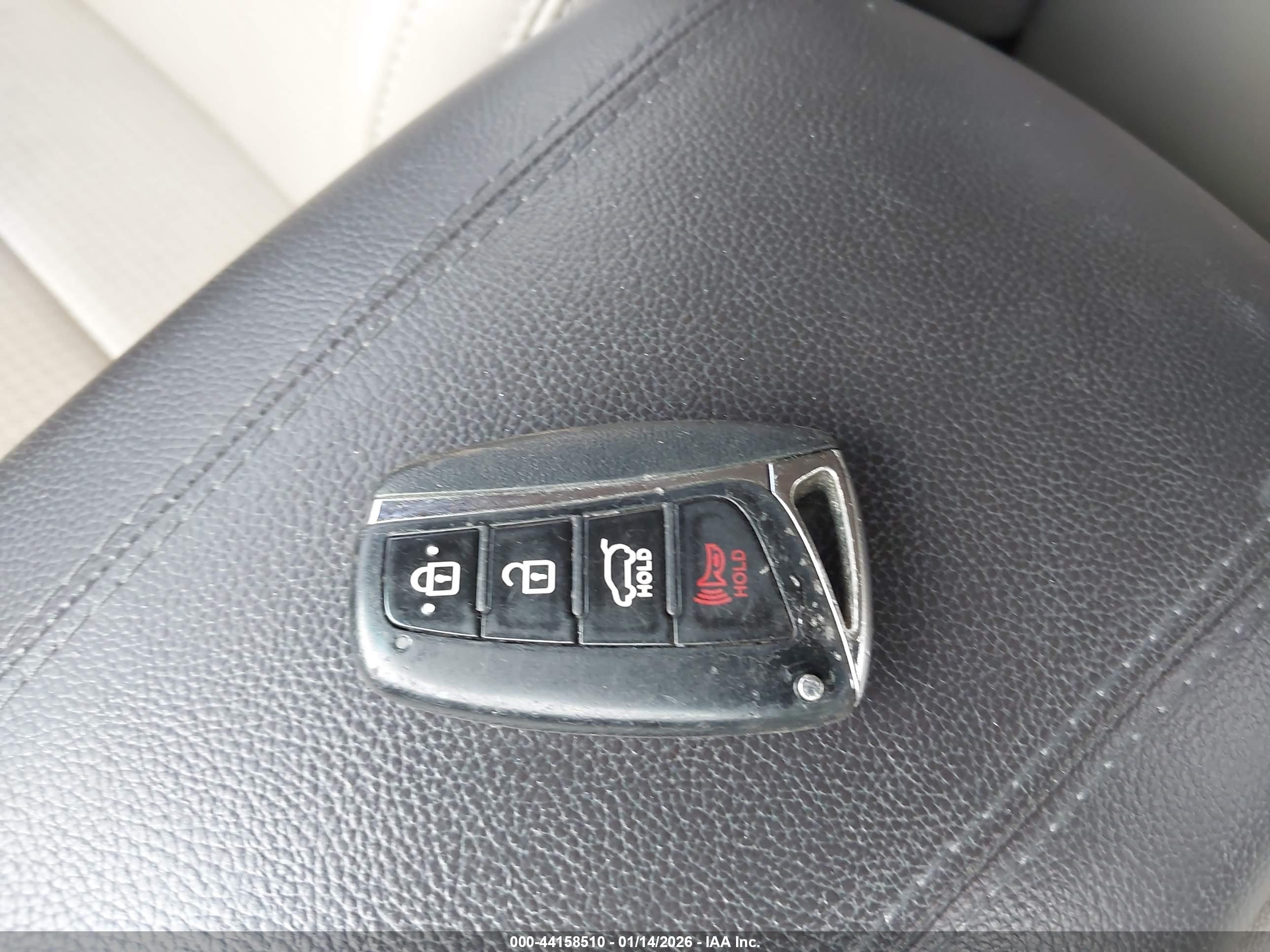 HYUNDAI SANTA image 11