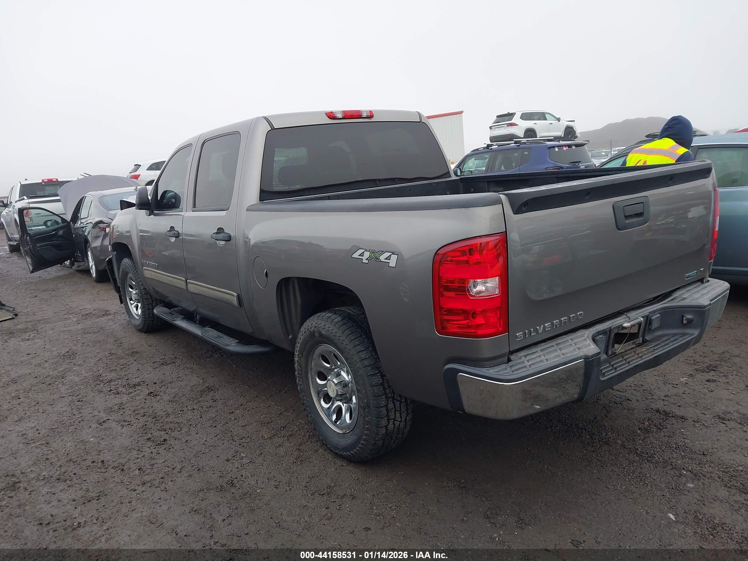 CHEVROLET SILVERADO image 3