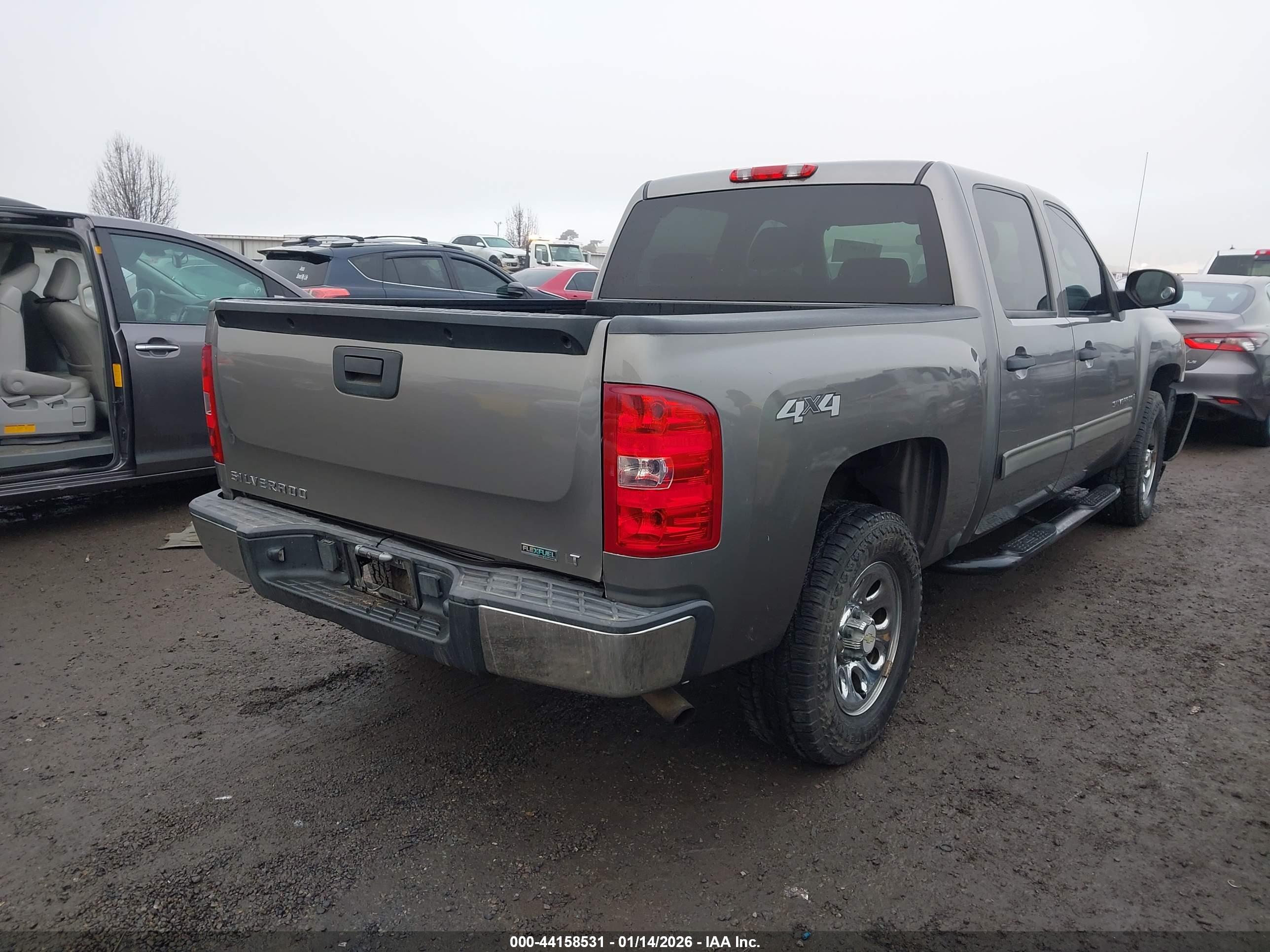 CHEVROLET SILVERADO image 4