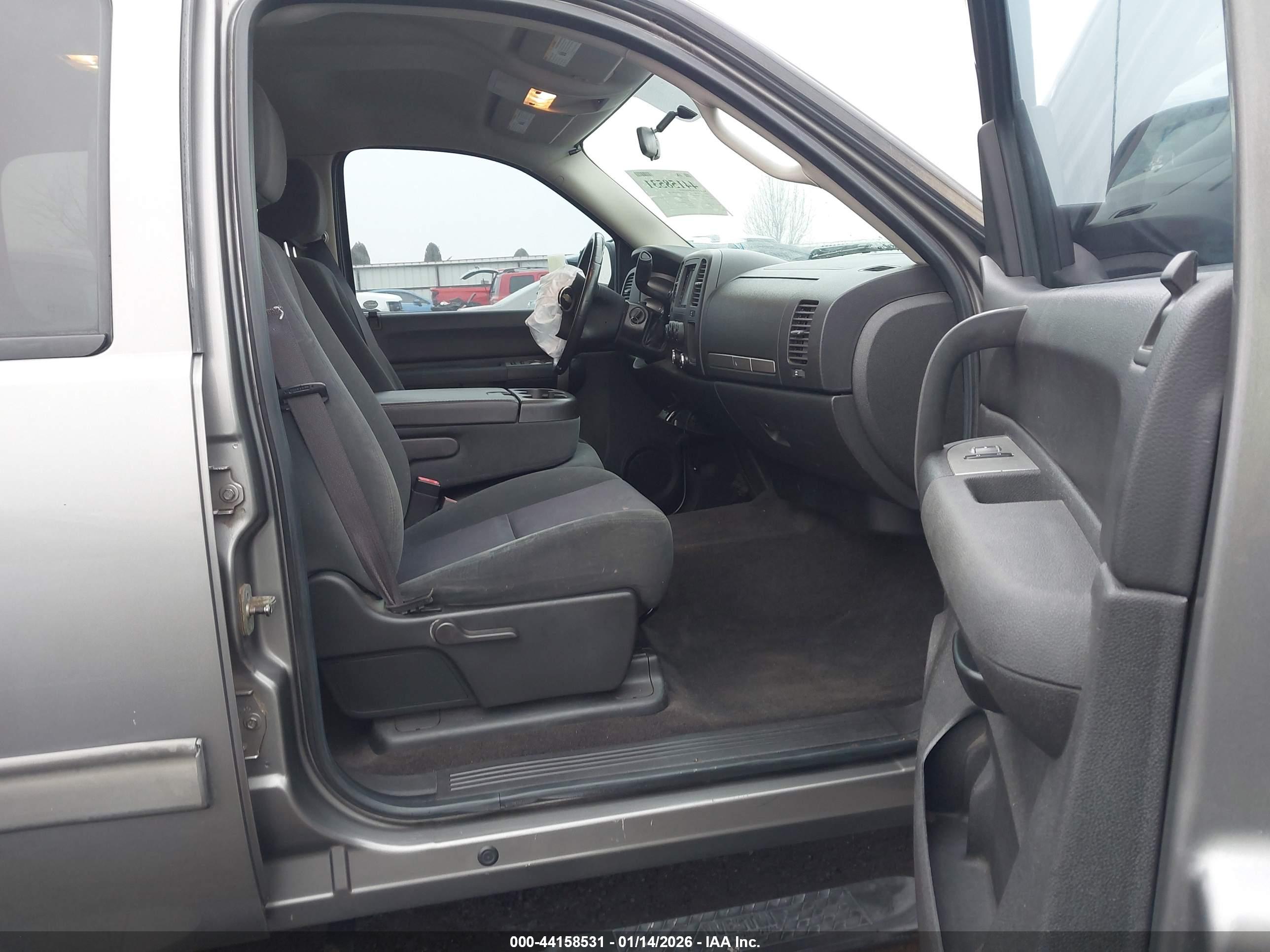 CHEVROLET SILVERADO image 5
