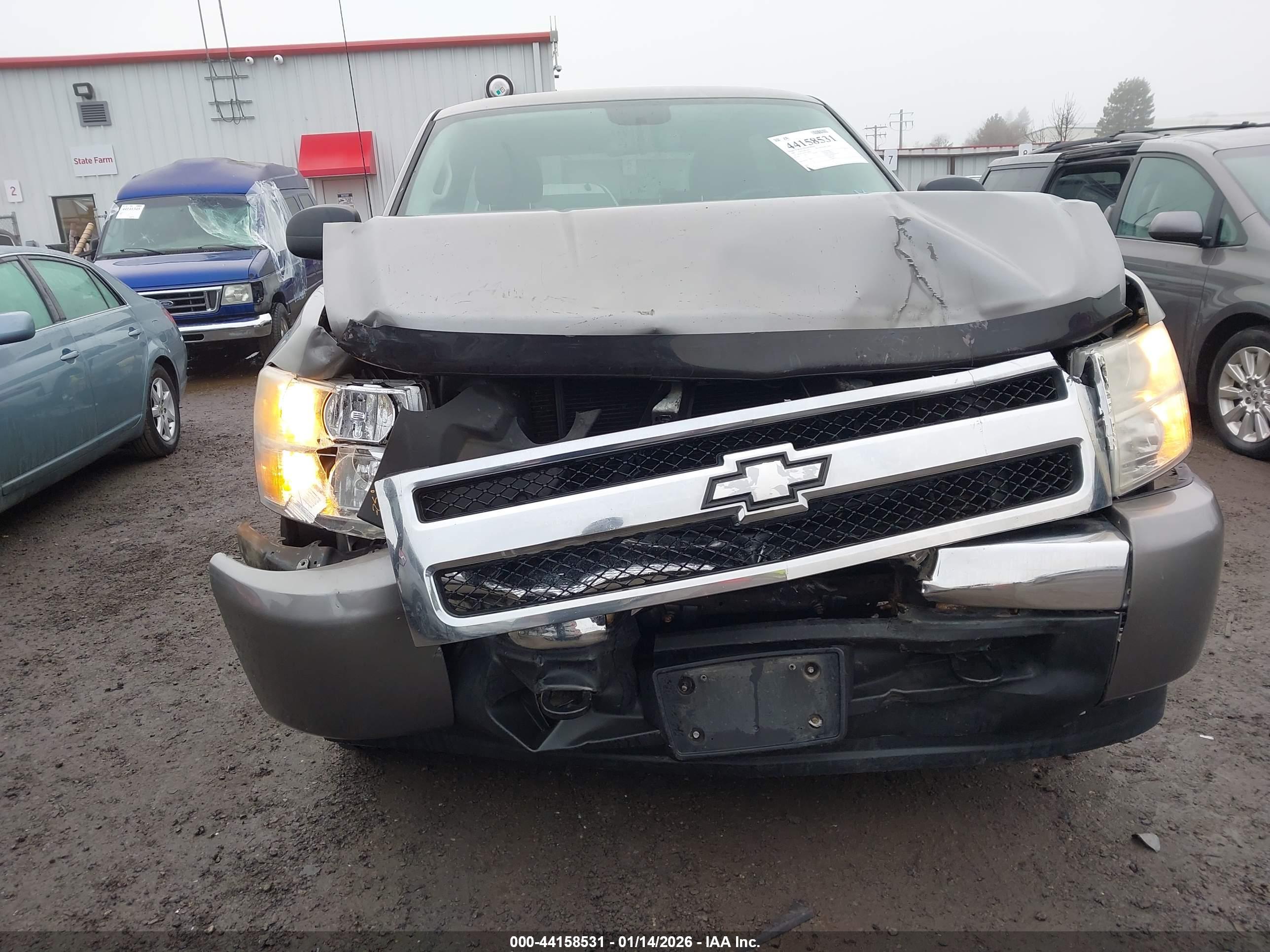 CHEVROLET SILVERADO image 6