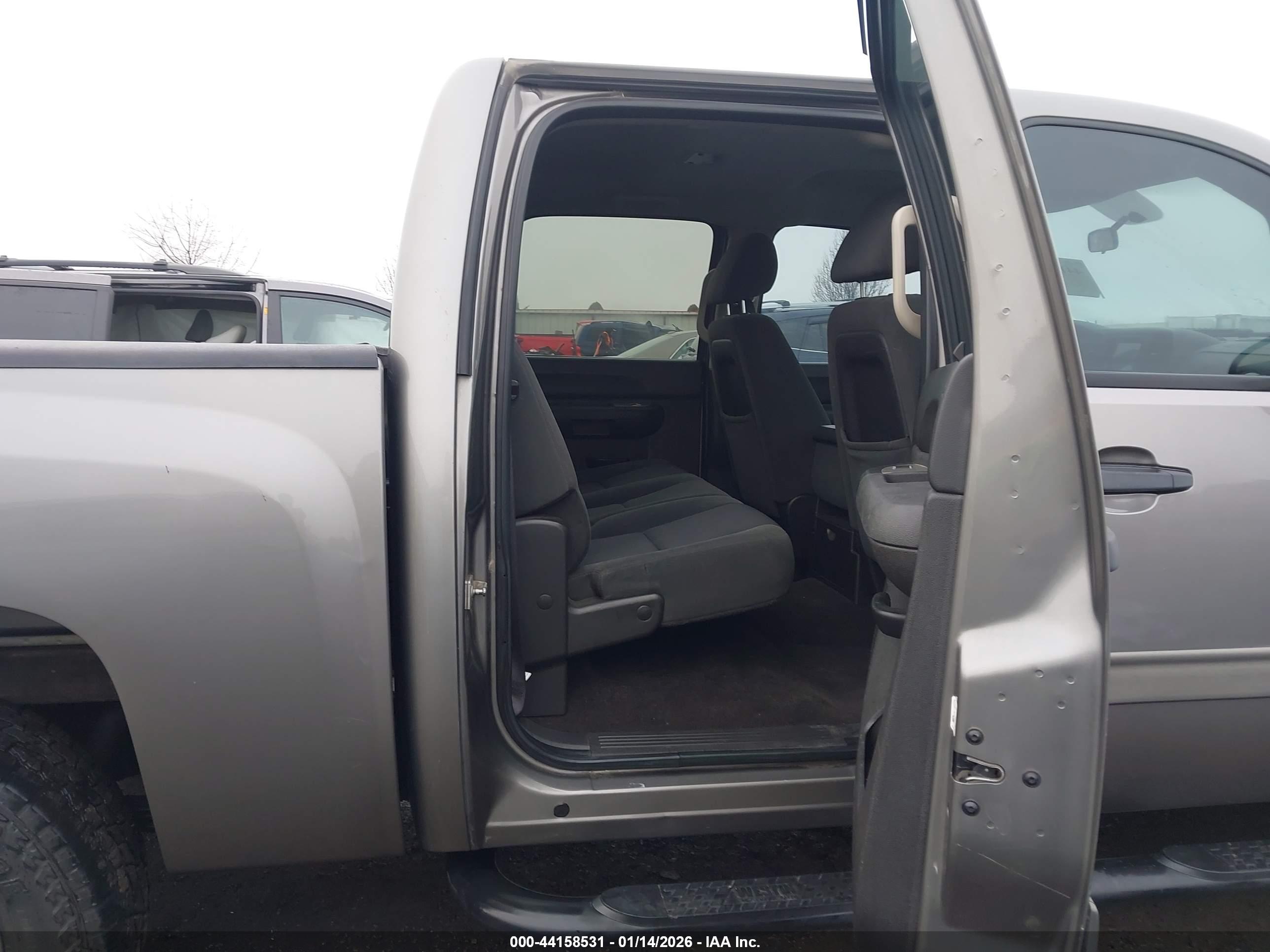 CHEVROLET SILVERADO image 8