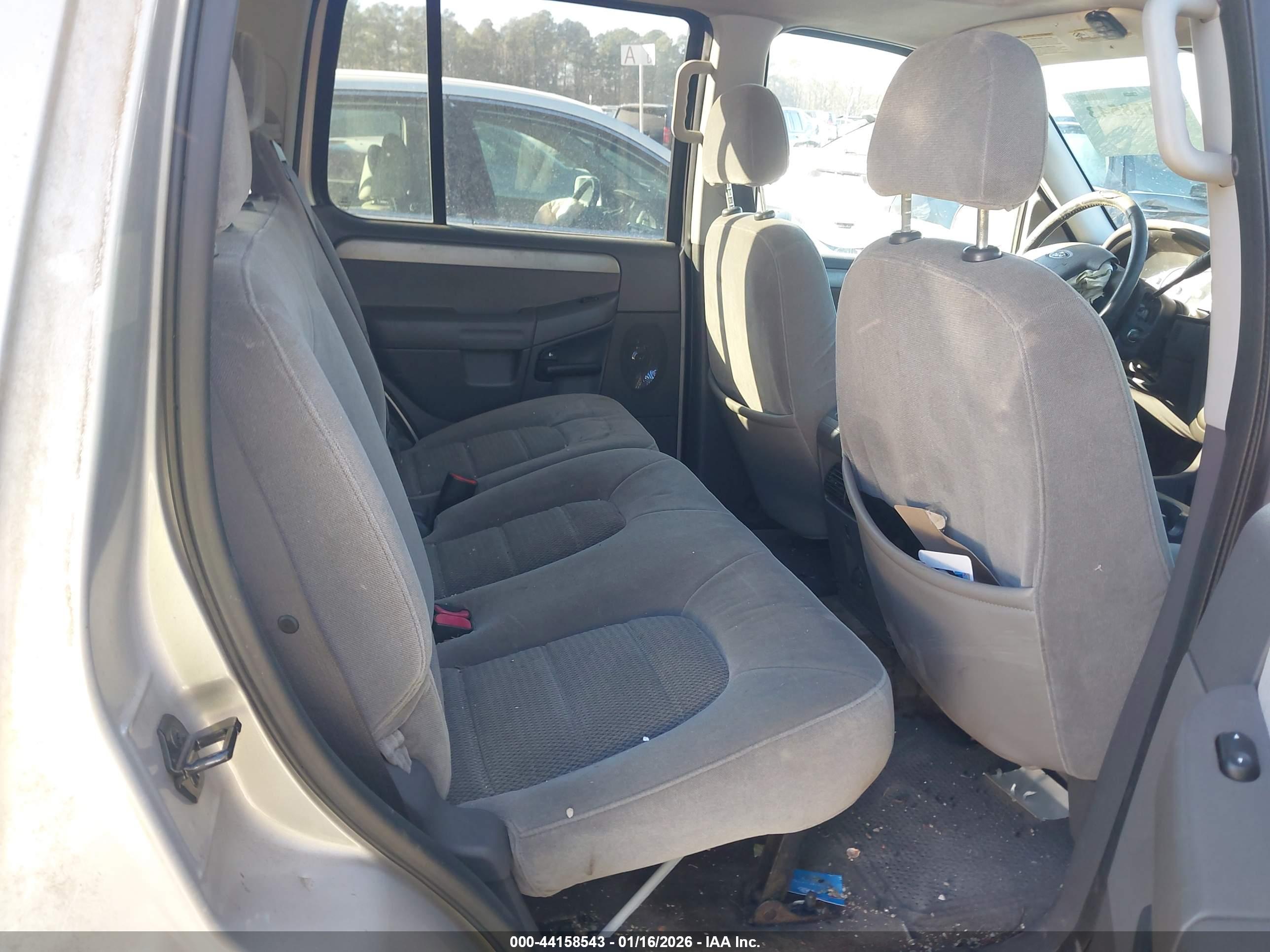 FORD EXPLORER image 8