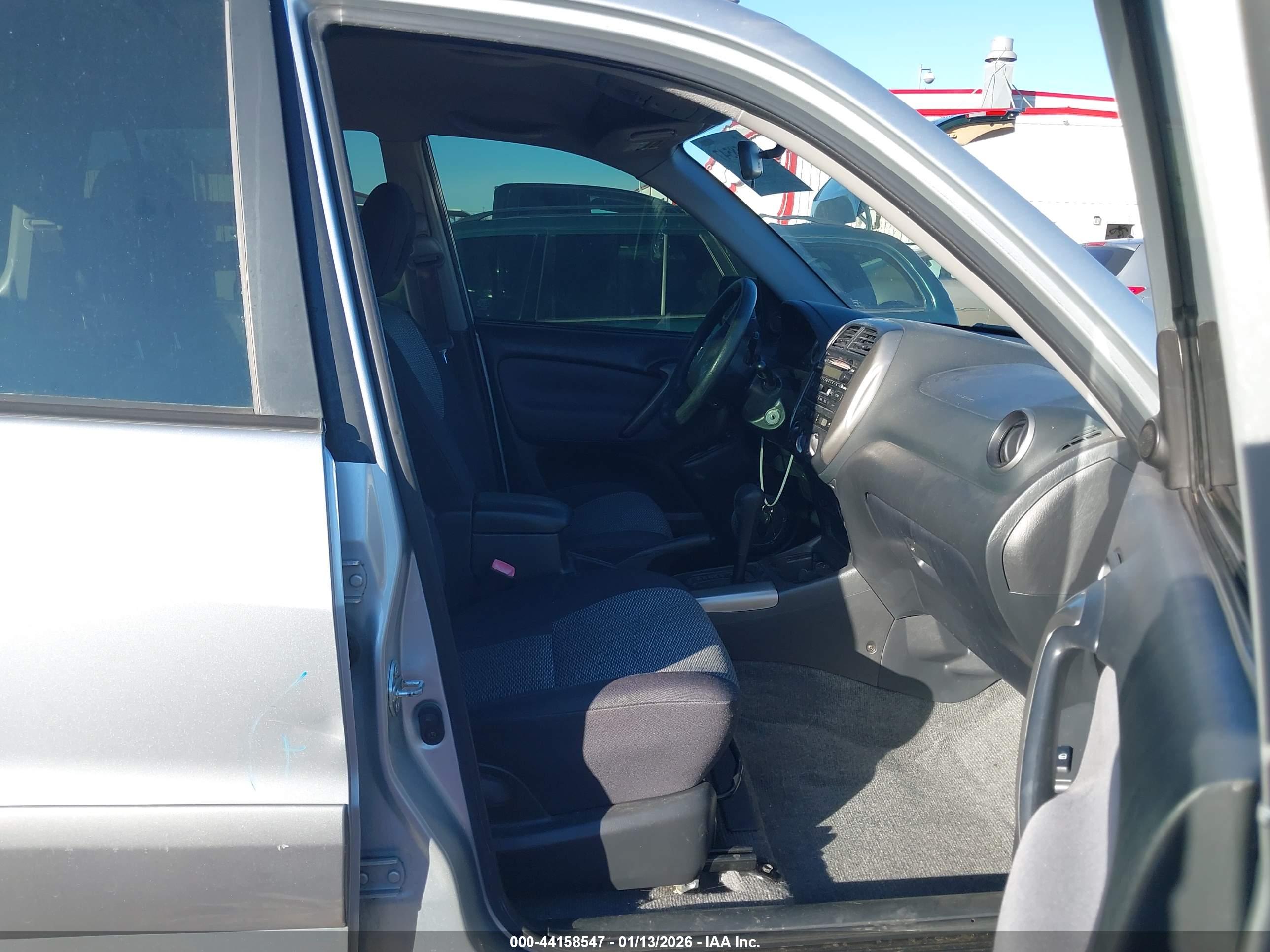 TOYOTA RAV4 image 5