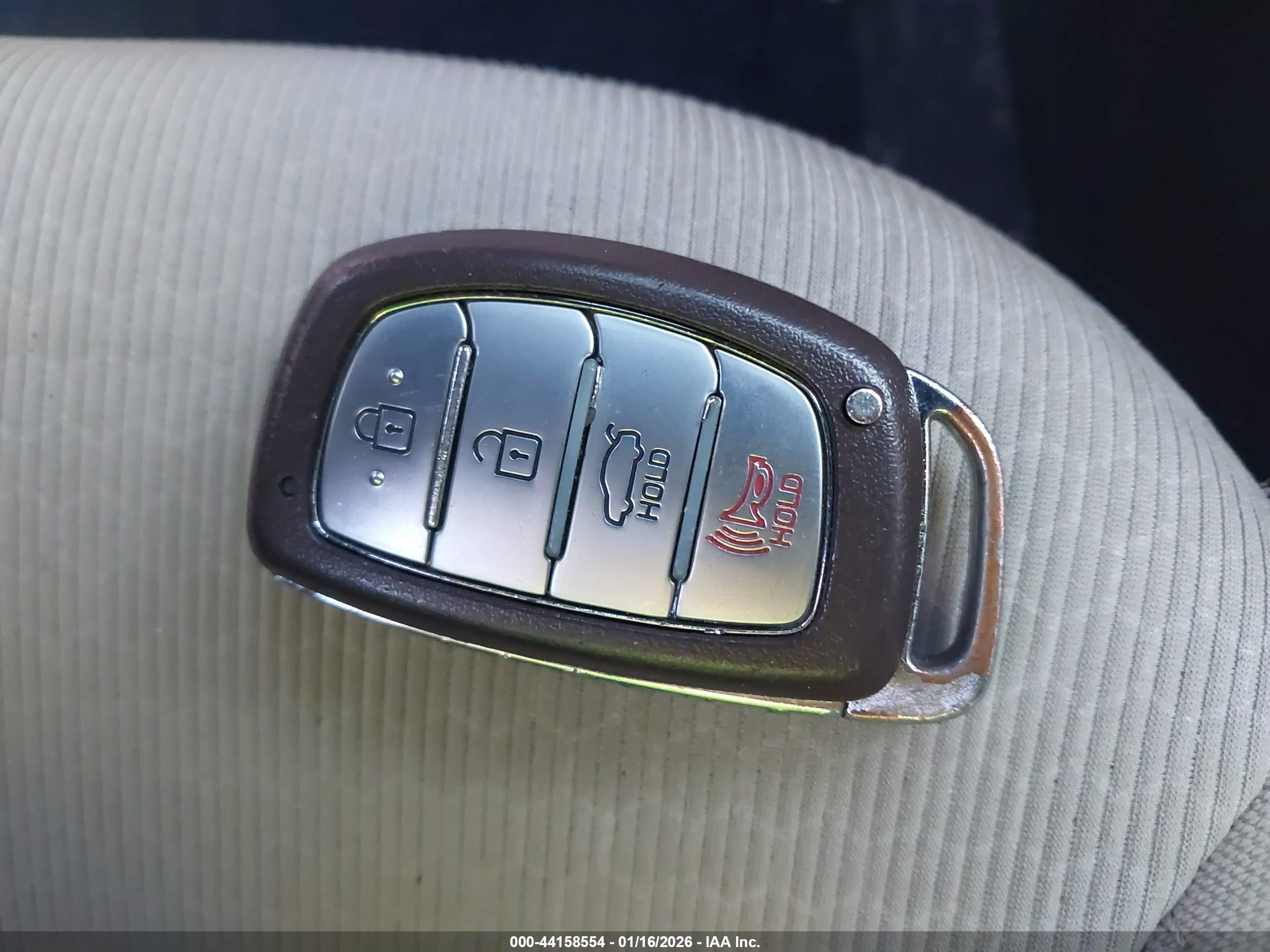 HYUNDAI ELANTRA image 11