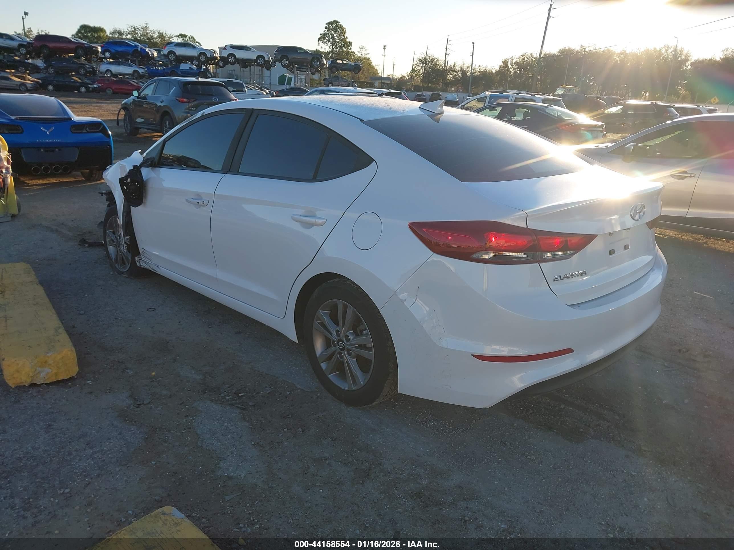 HYUNDAI ELANTRA image 3