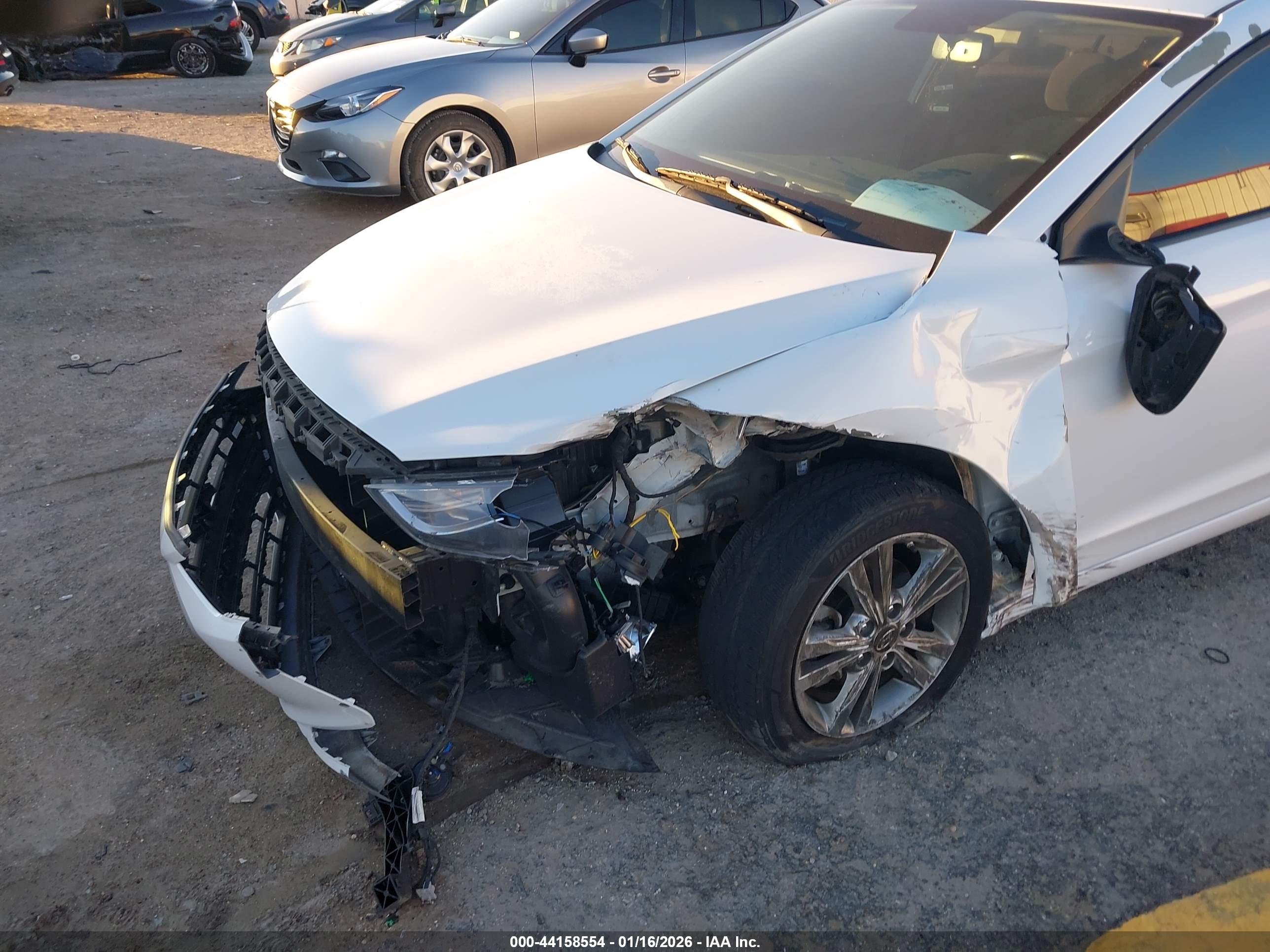 HYUNDAI ELANTRA image 6