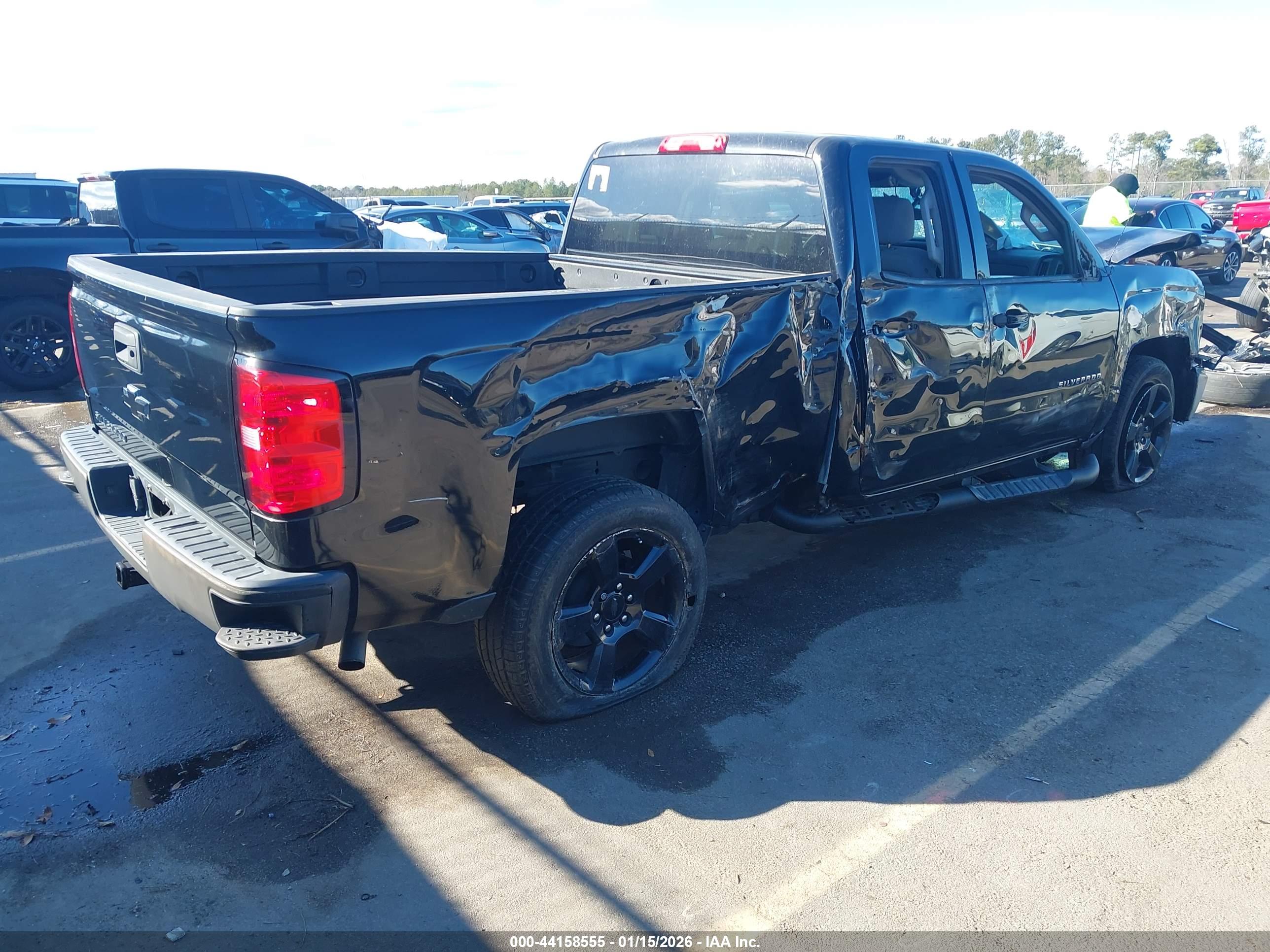 CHEVROLET SILVERADO image 4