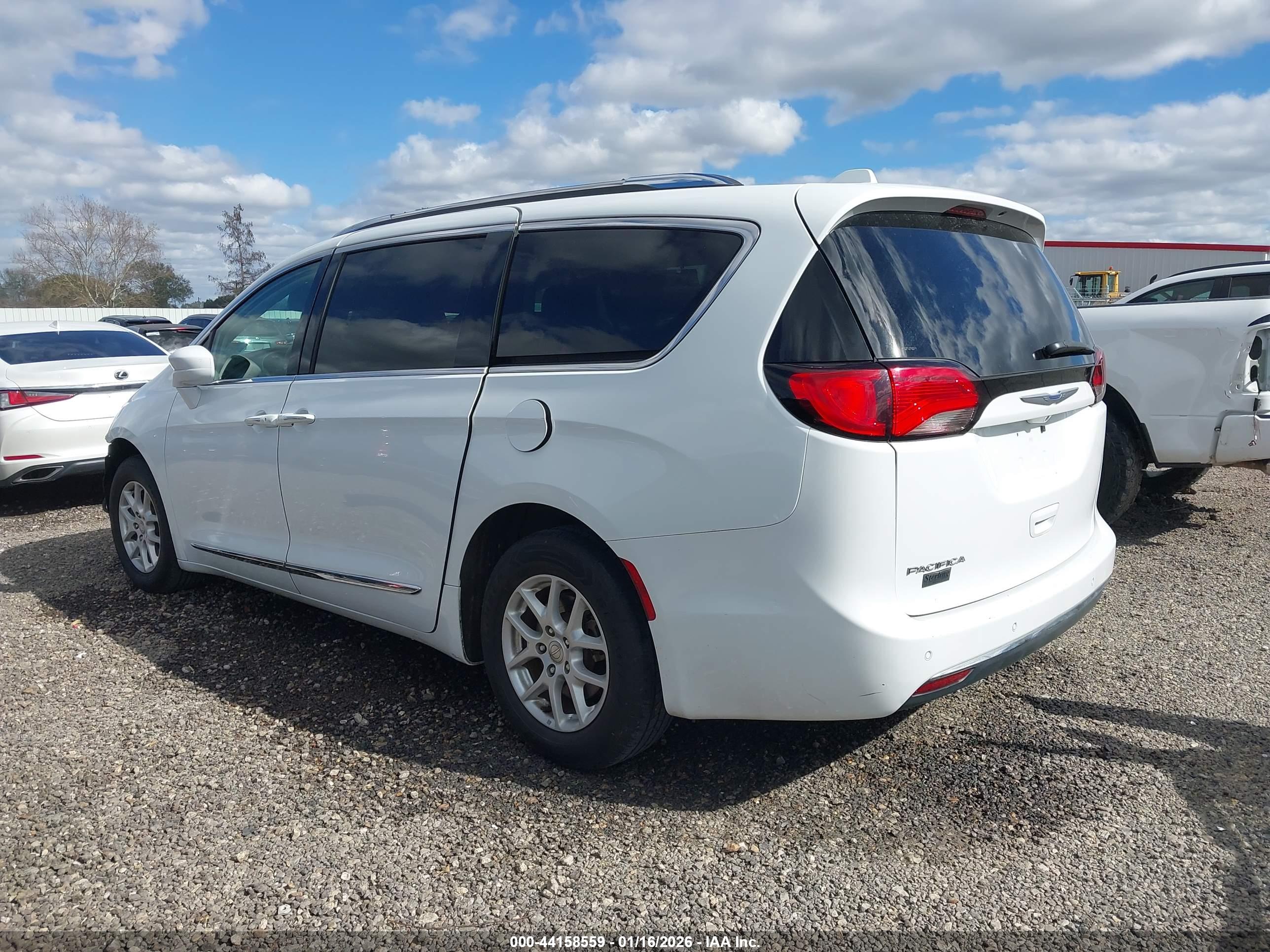CHRYSLER PACIFICA image 3