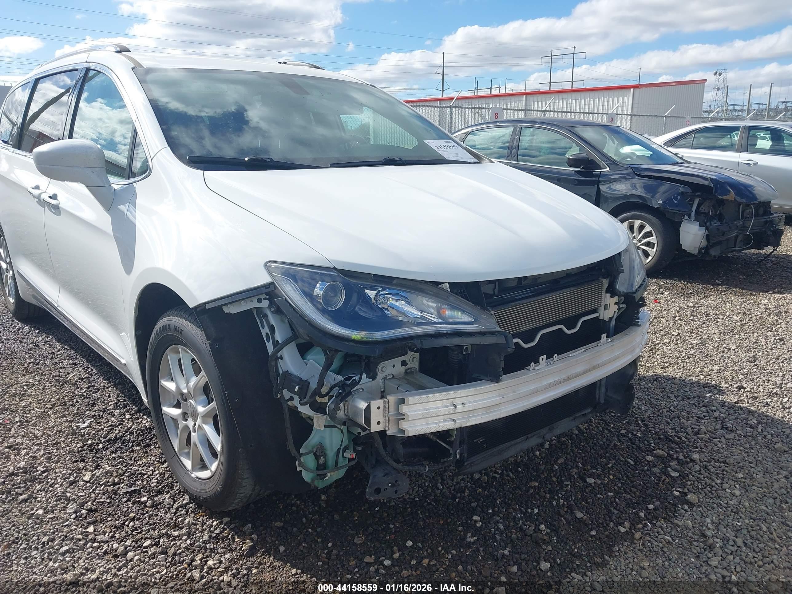 CHRYSLER PACIFICA image 6