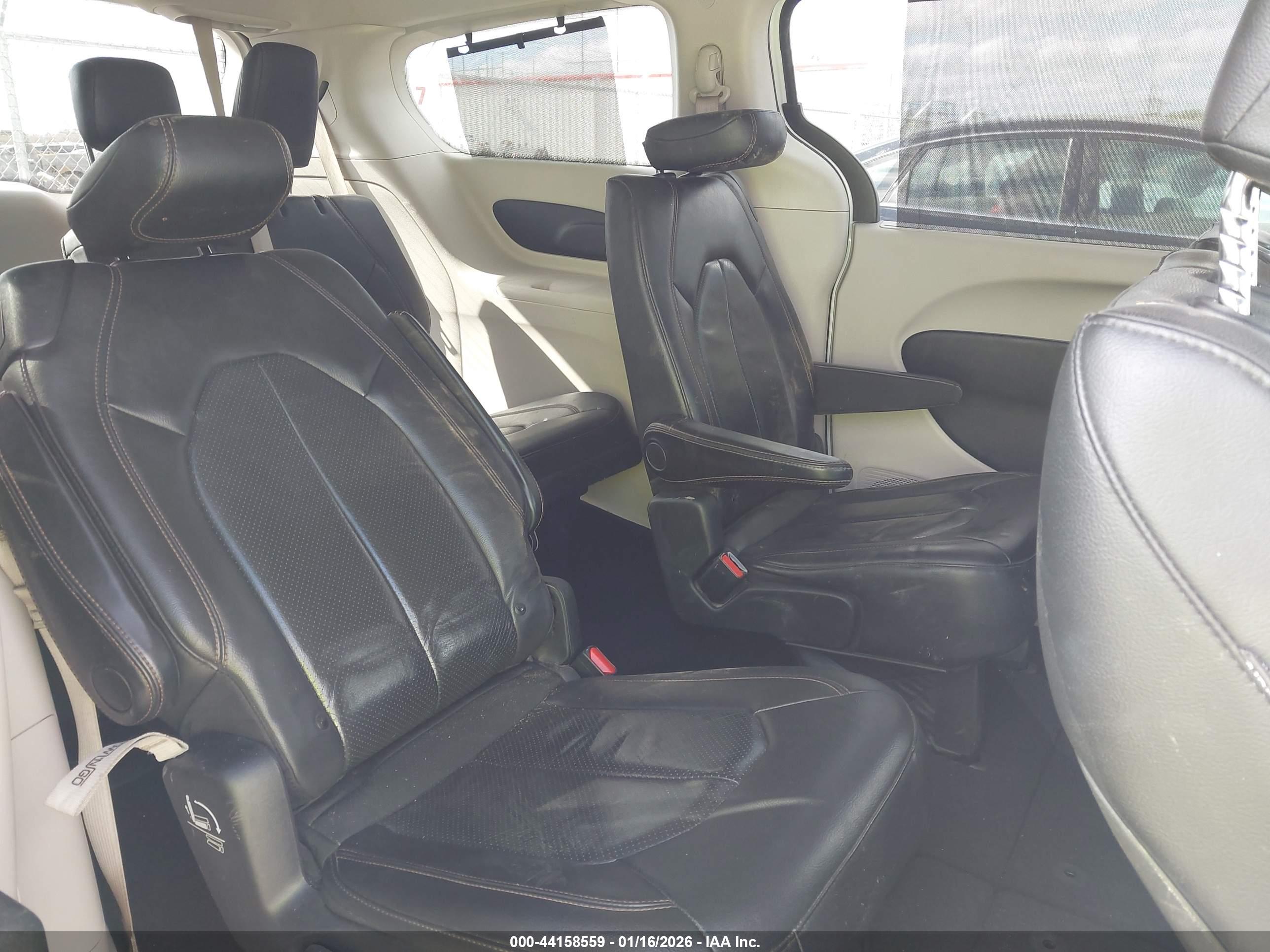CHRYSLER PACIFICA image 8