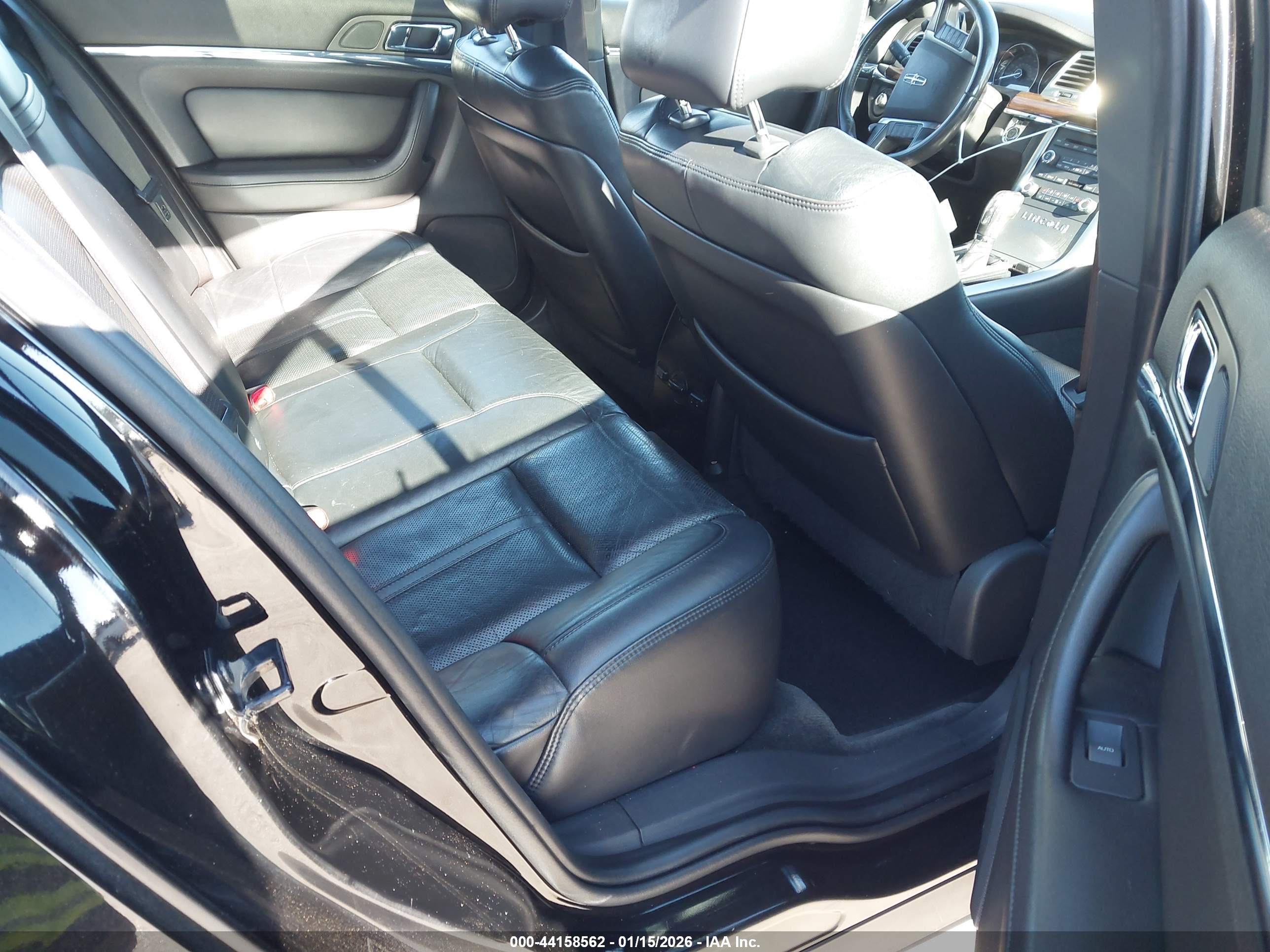 LINCOLN MKS image 8