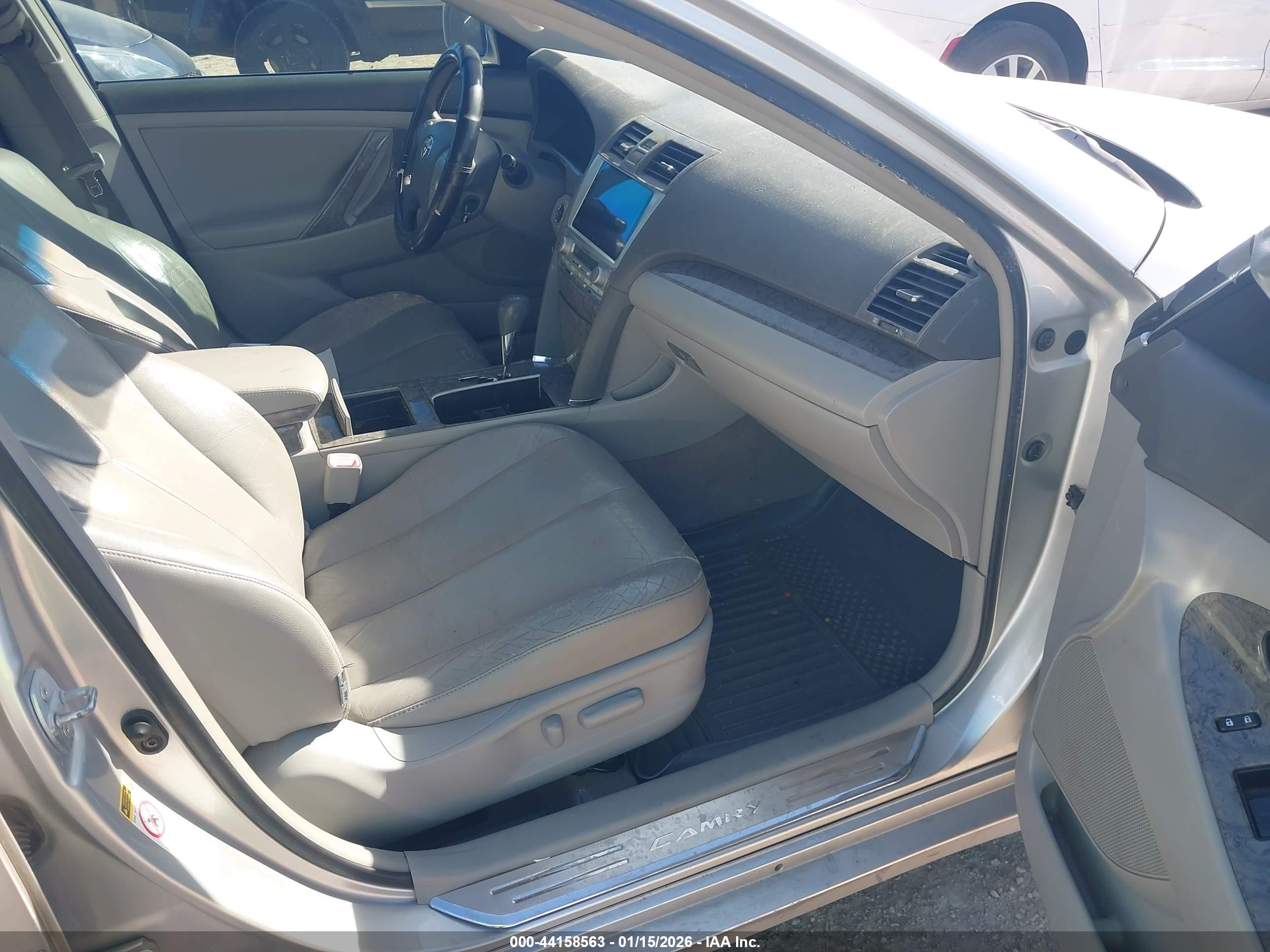 TOYOTA CAMRY image 5