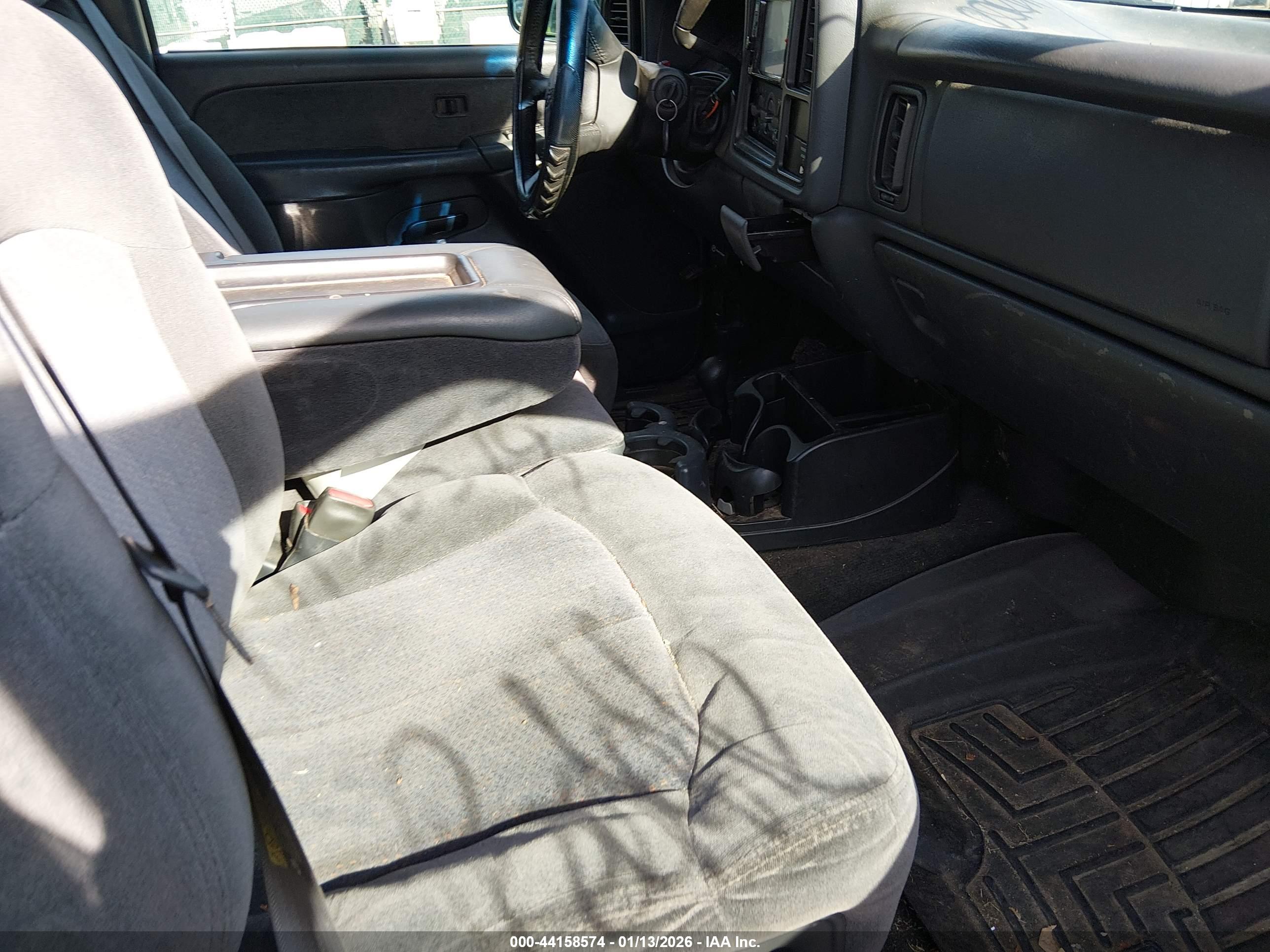 CHEVROLET SILVERADO image 5