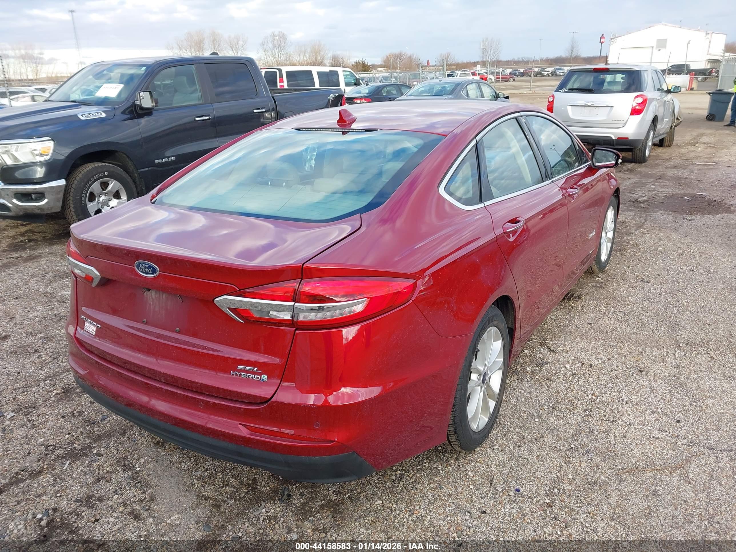 FORD FUSION image 4