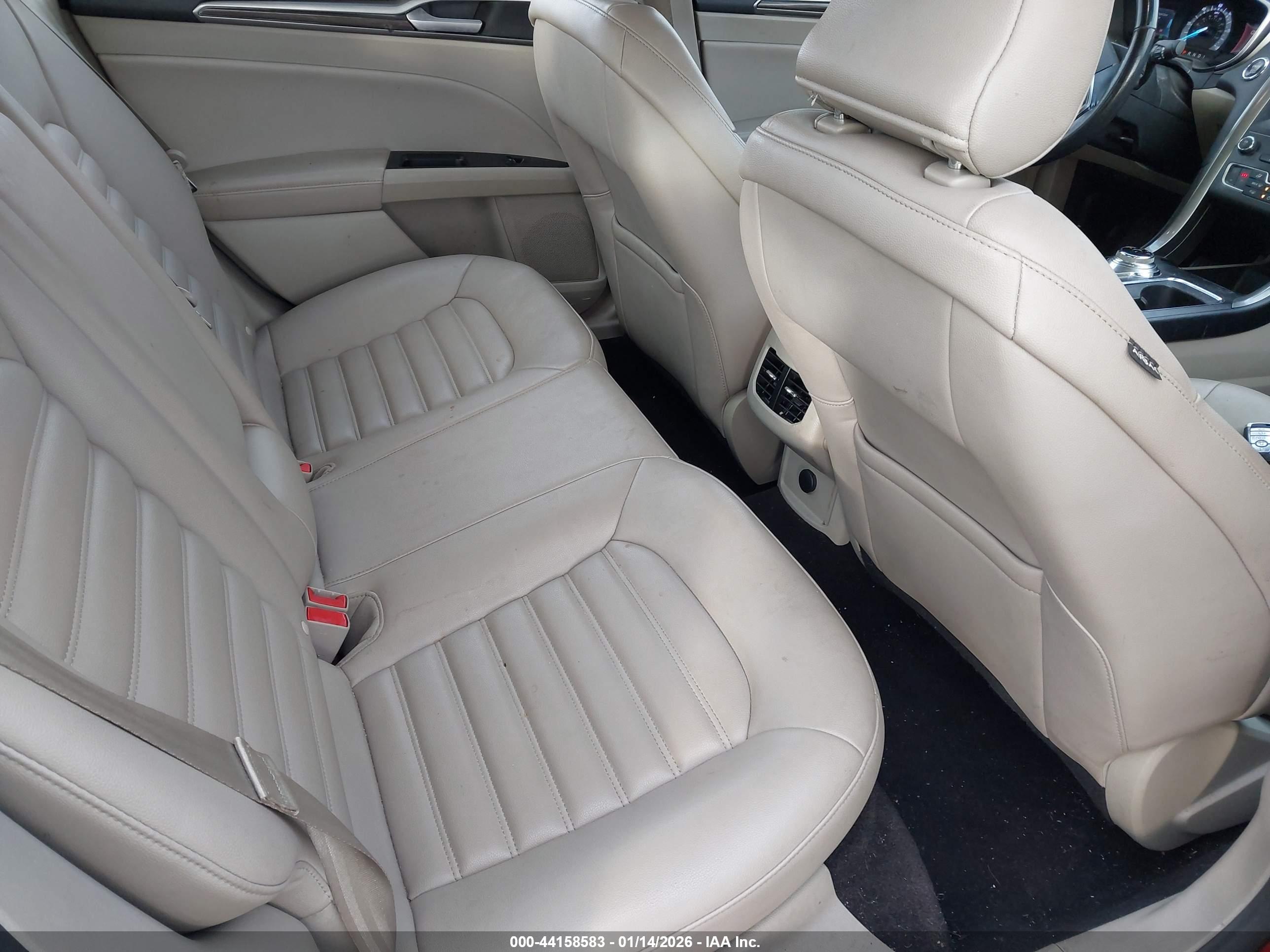FORD FUSION image 8