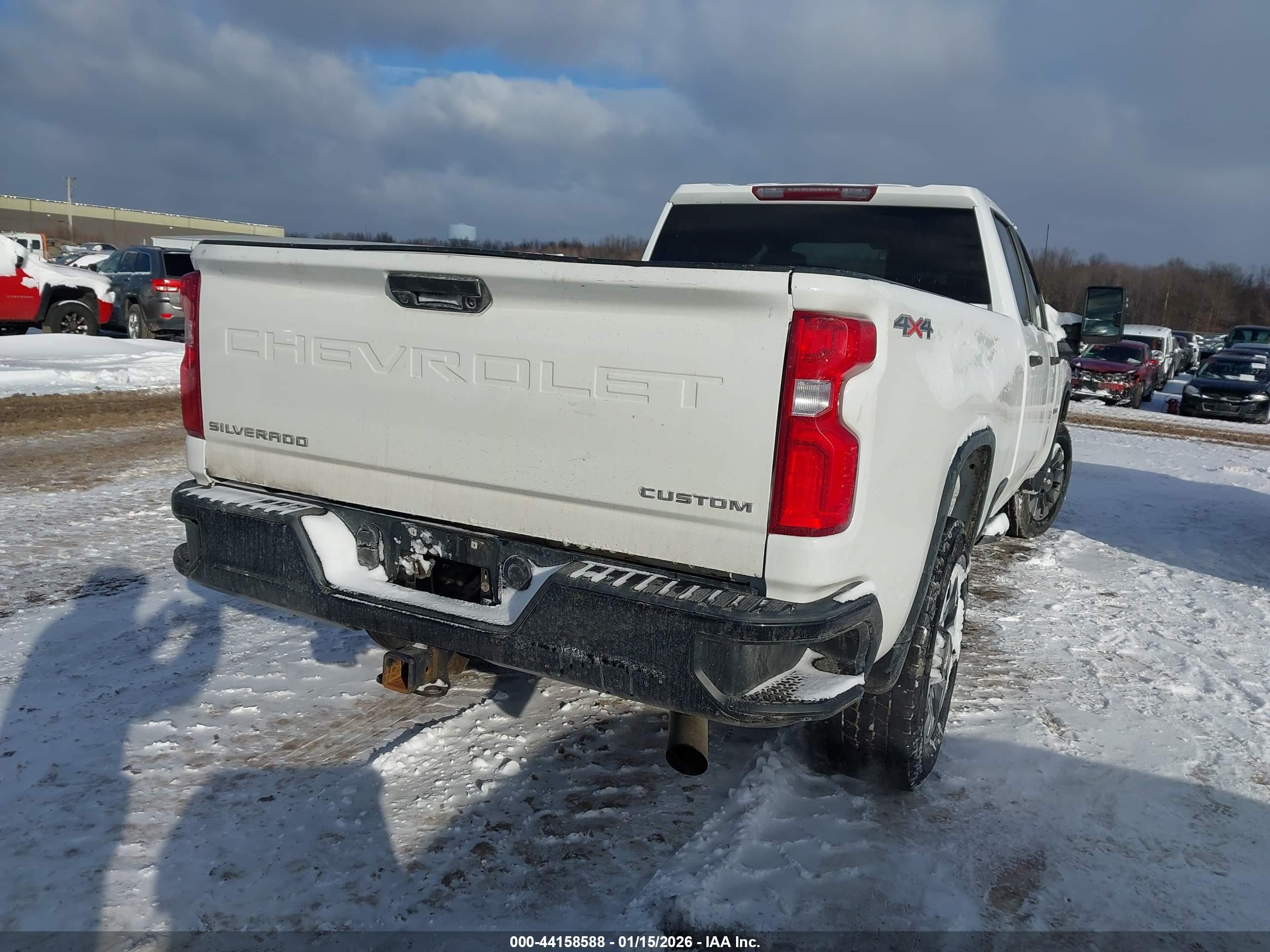 CHEVROLET SILVERADO image 4