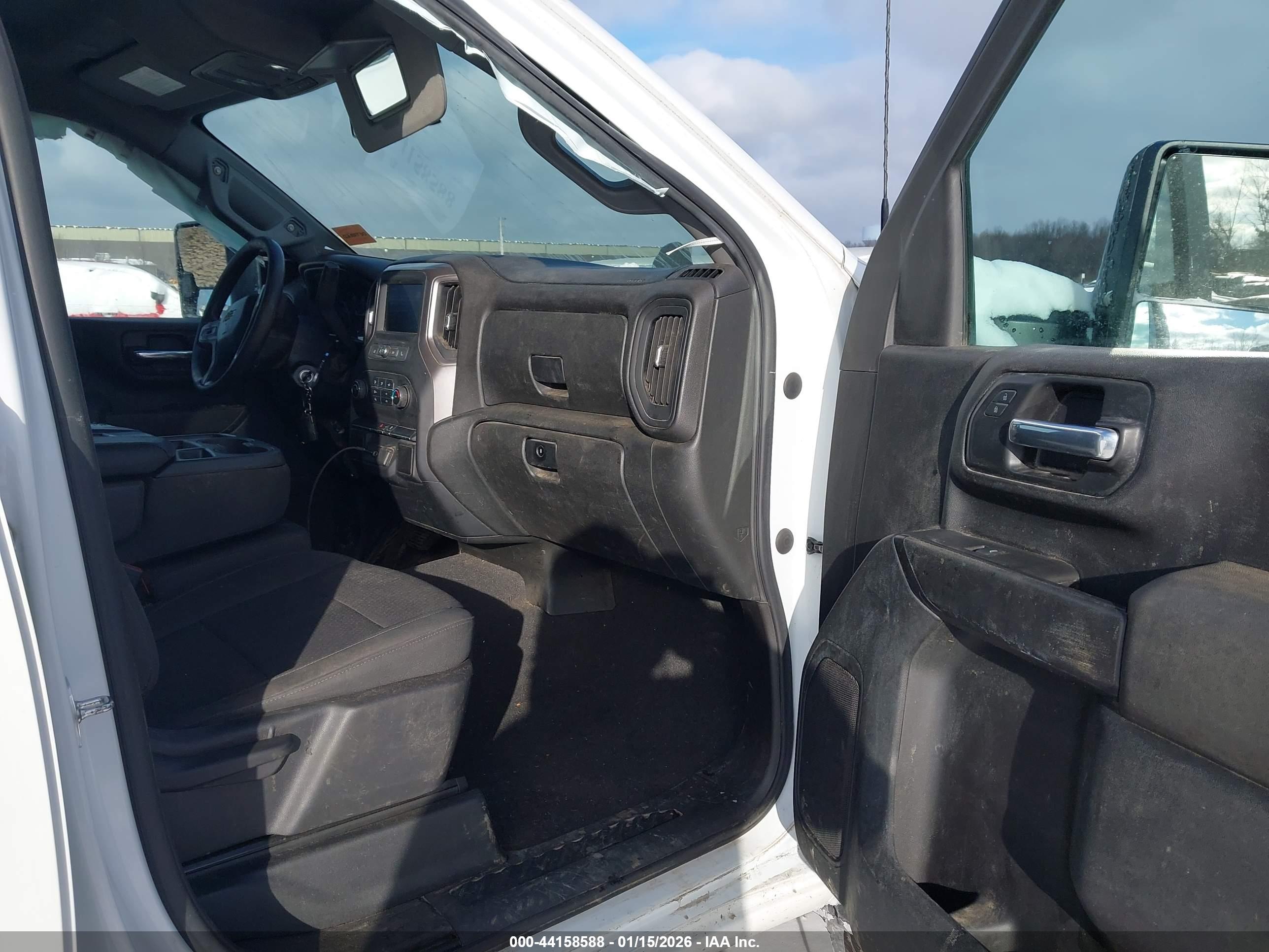 CHEVROLET SILVERADO image 5