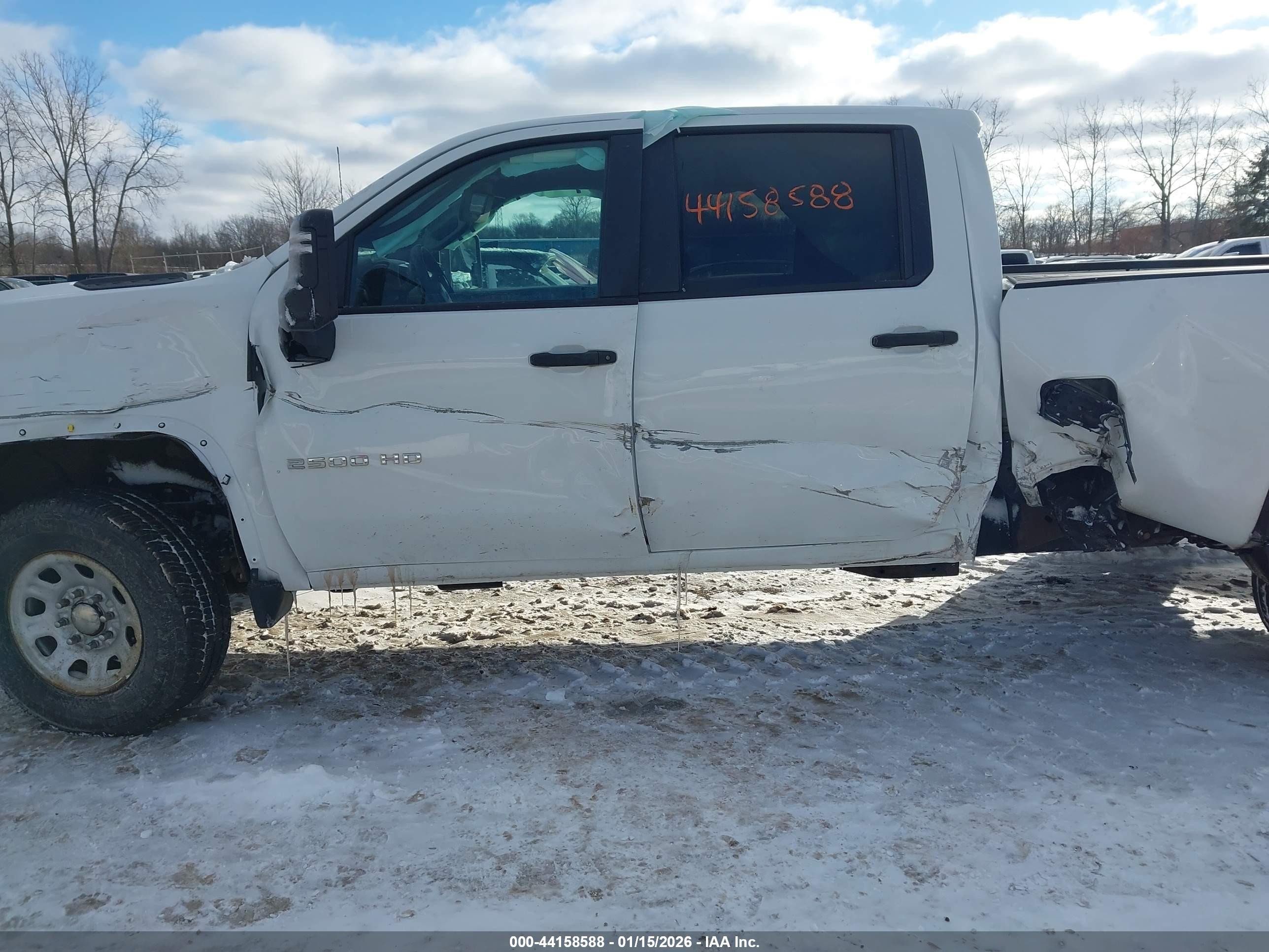 CHEVROLET SILVERADO image 6