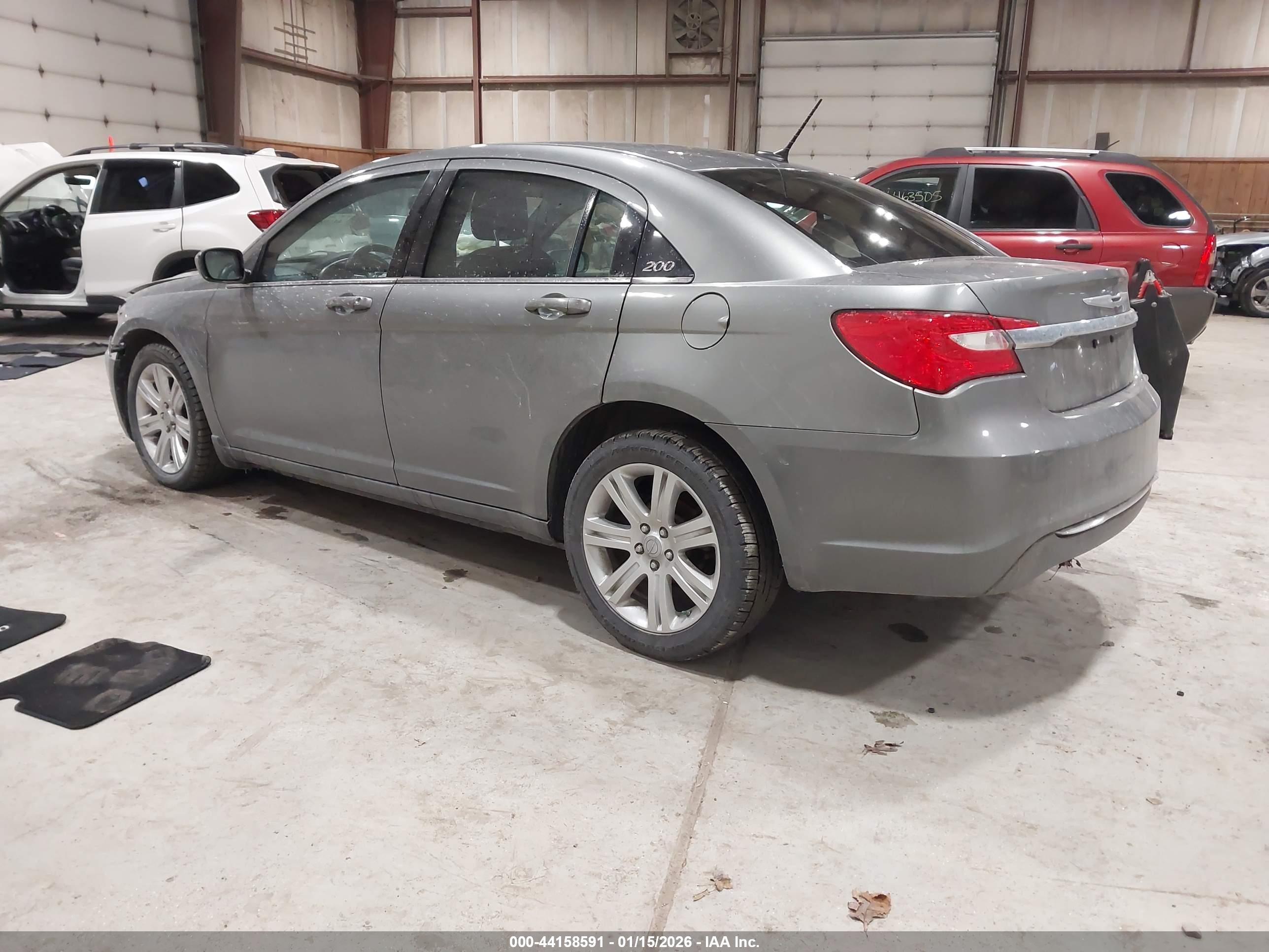 CHRYSLER 200 image 3