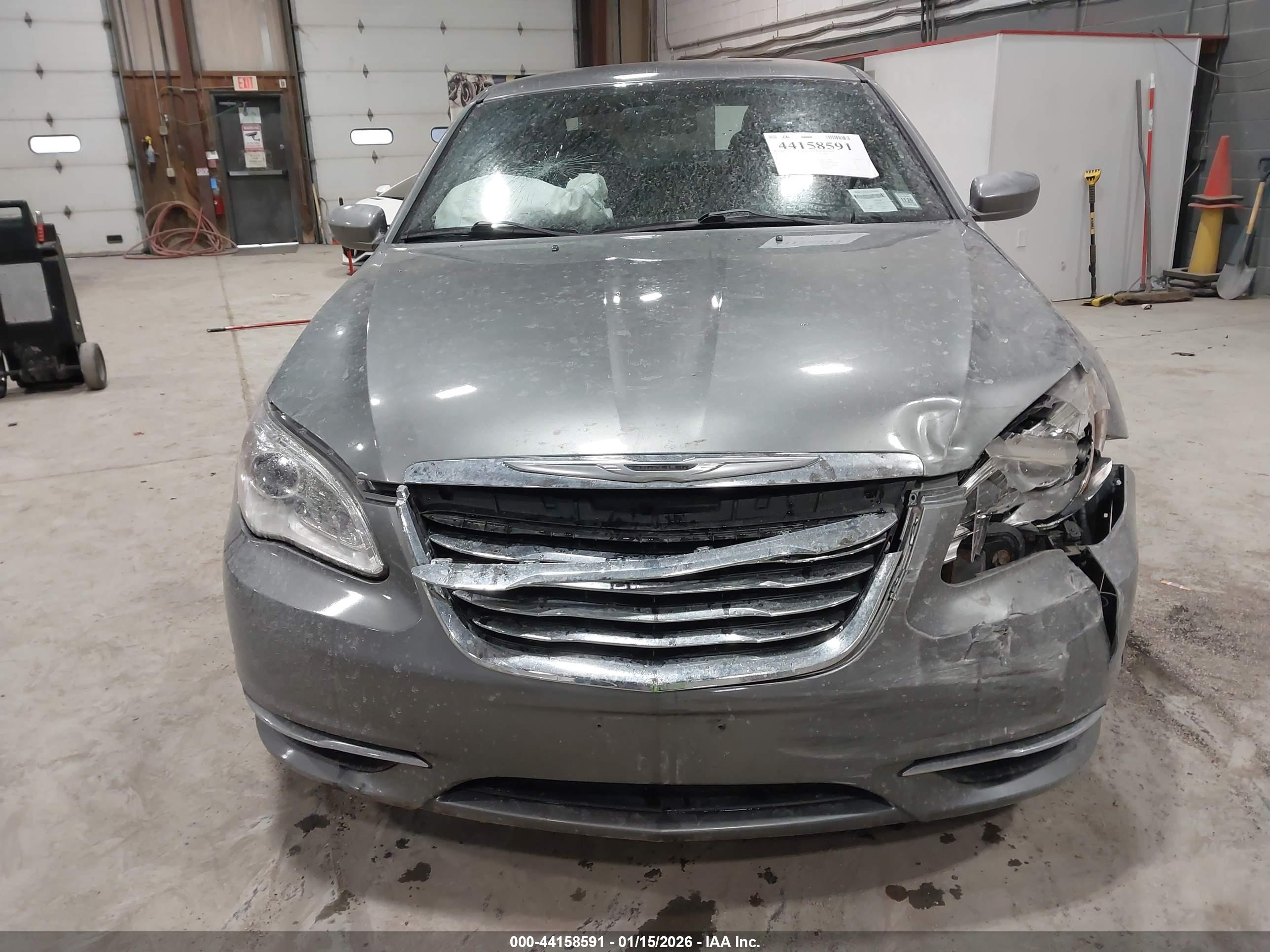CHRYSLER 200 image 6