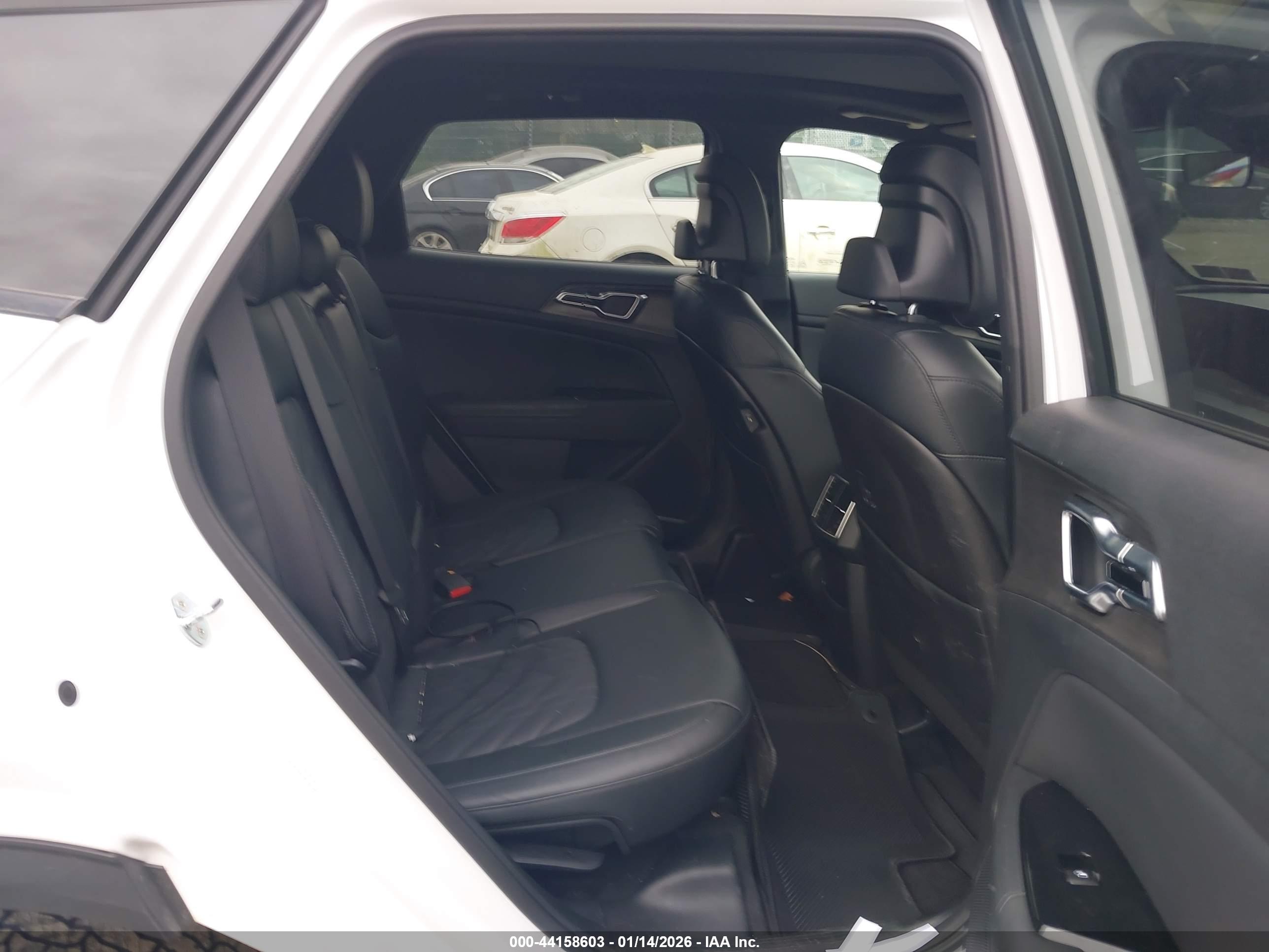 KIA SPORTAGE image 8