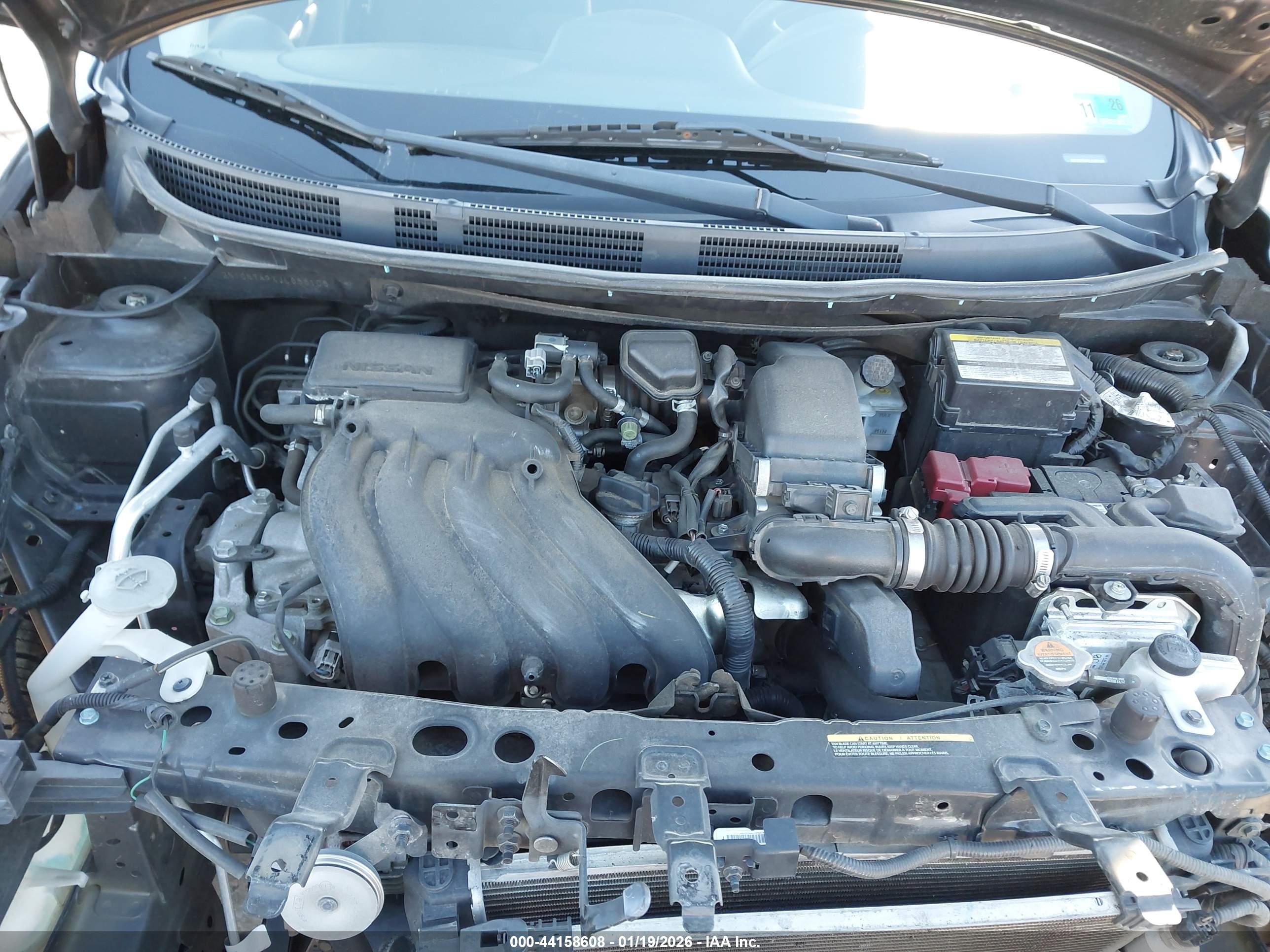 NISSAN VERSA image 10