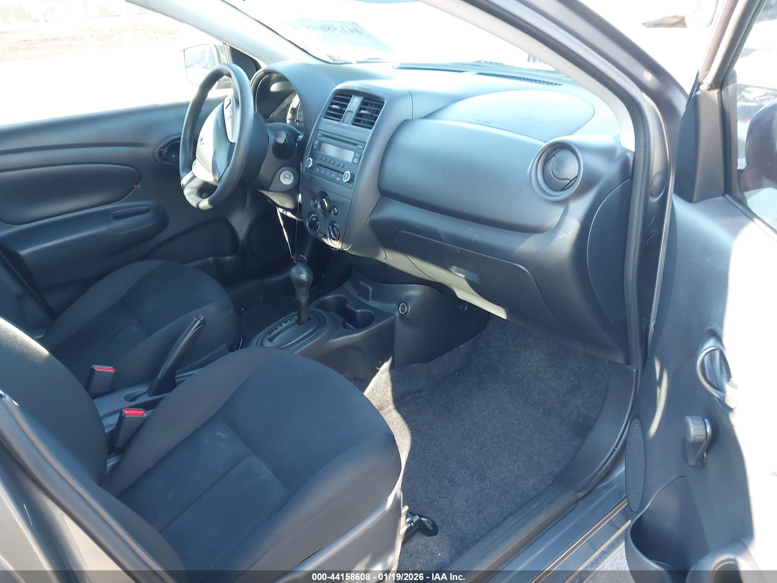NISSAN VERSA image 5