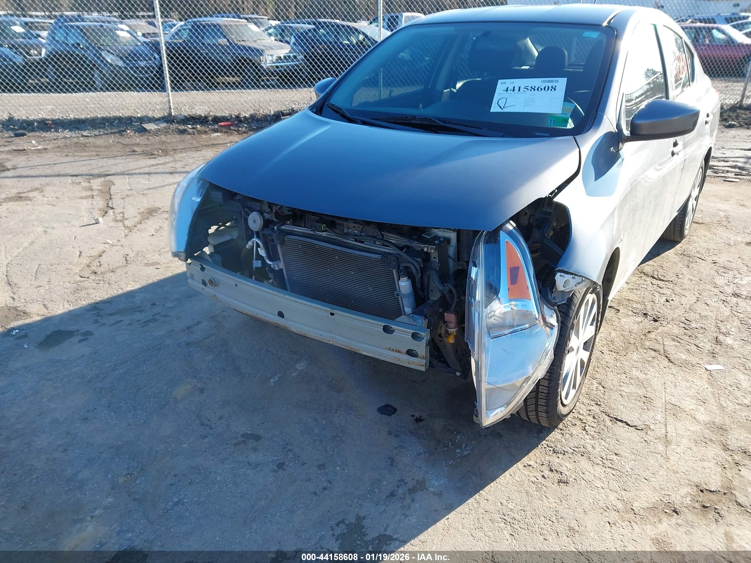 NISSAN VERSA image 6