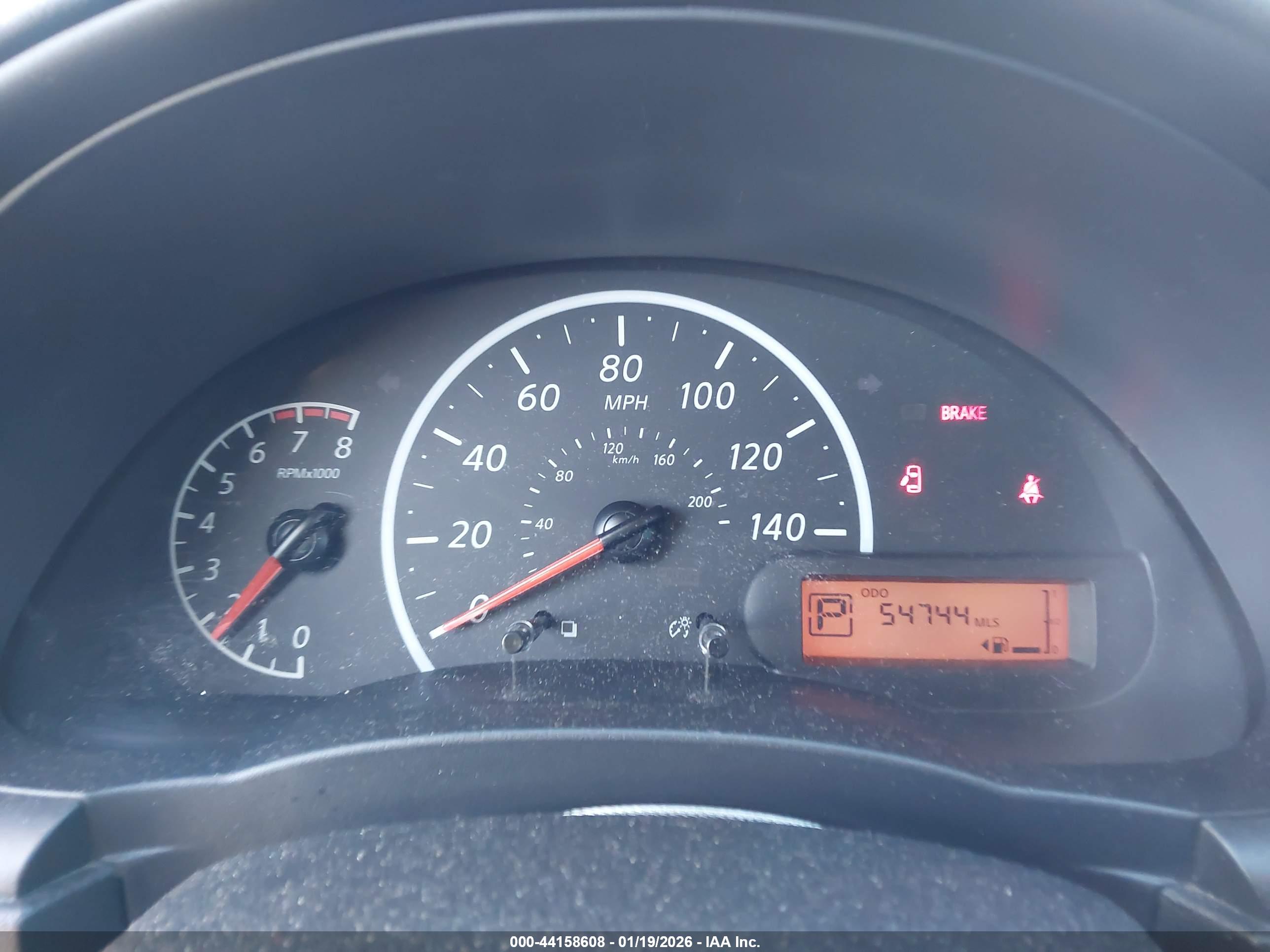 NISSAN VERSA image 7