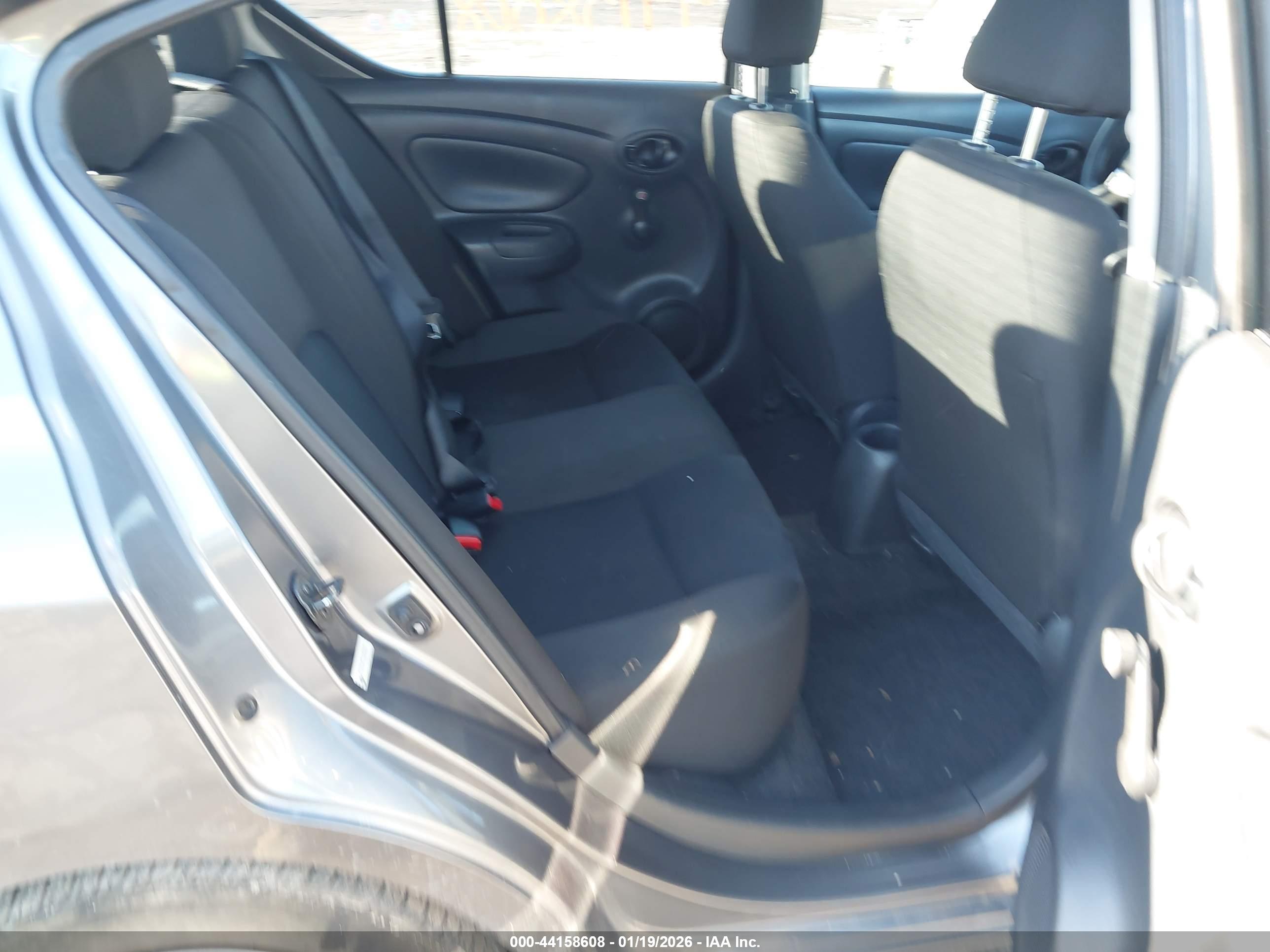 NISSAN VERSA image 8