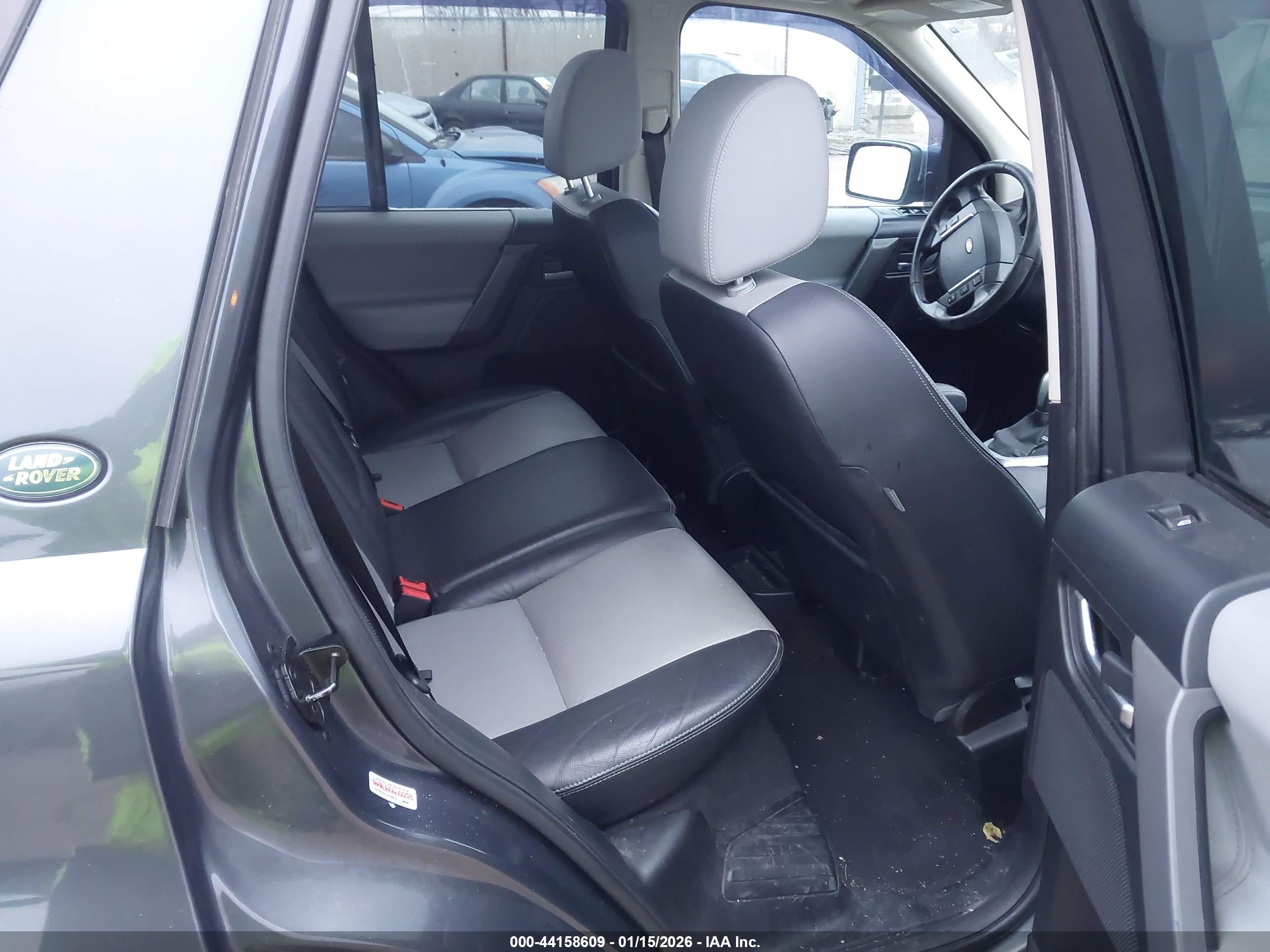 LAND ROVER image 8