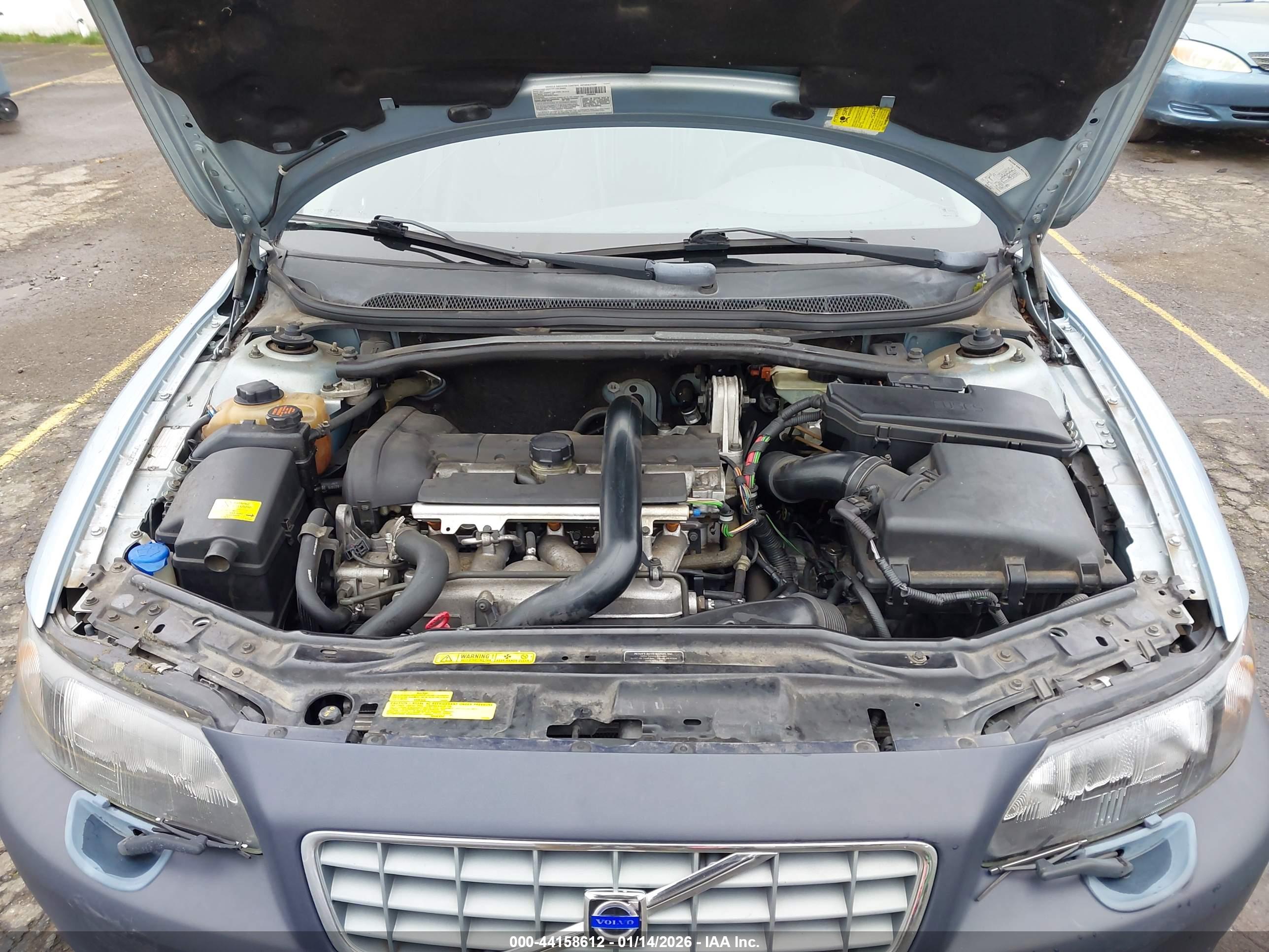 VOLVO V70 image 10