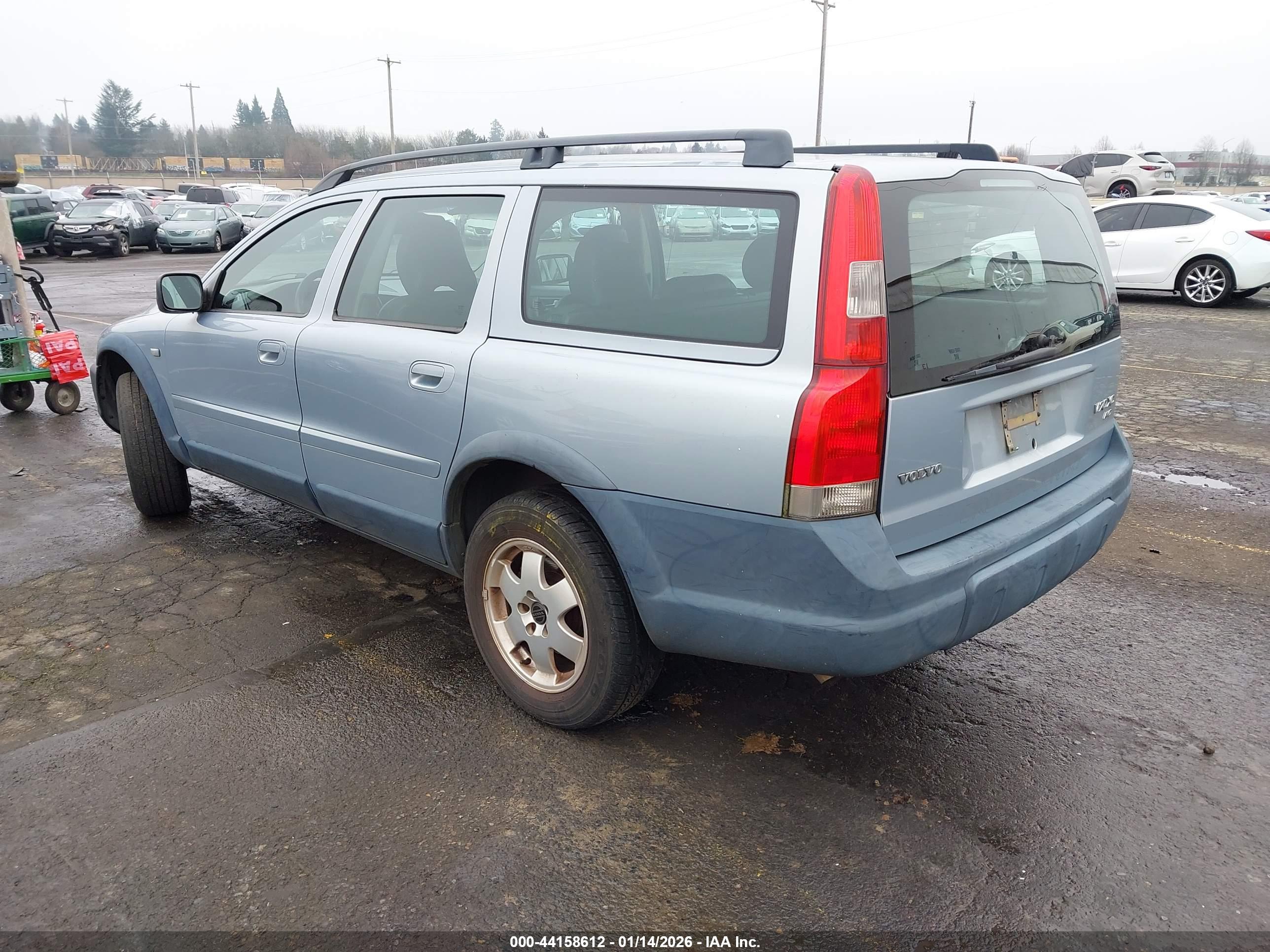VOLVO V70 image 3