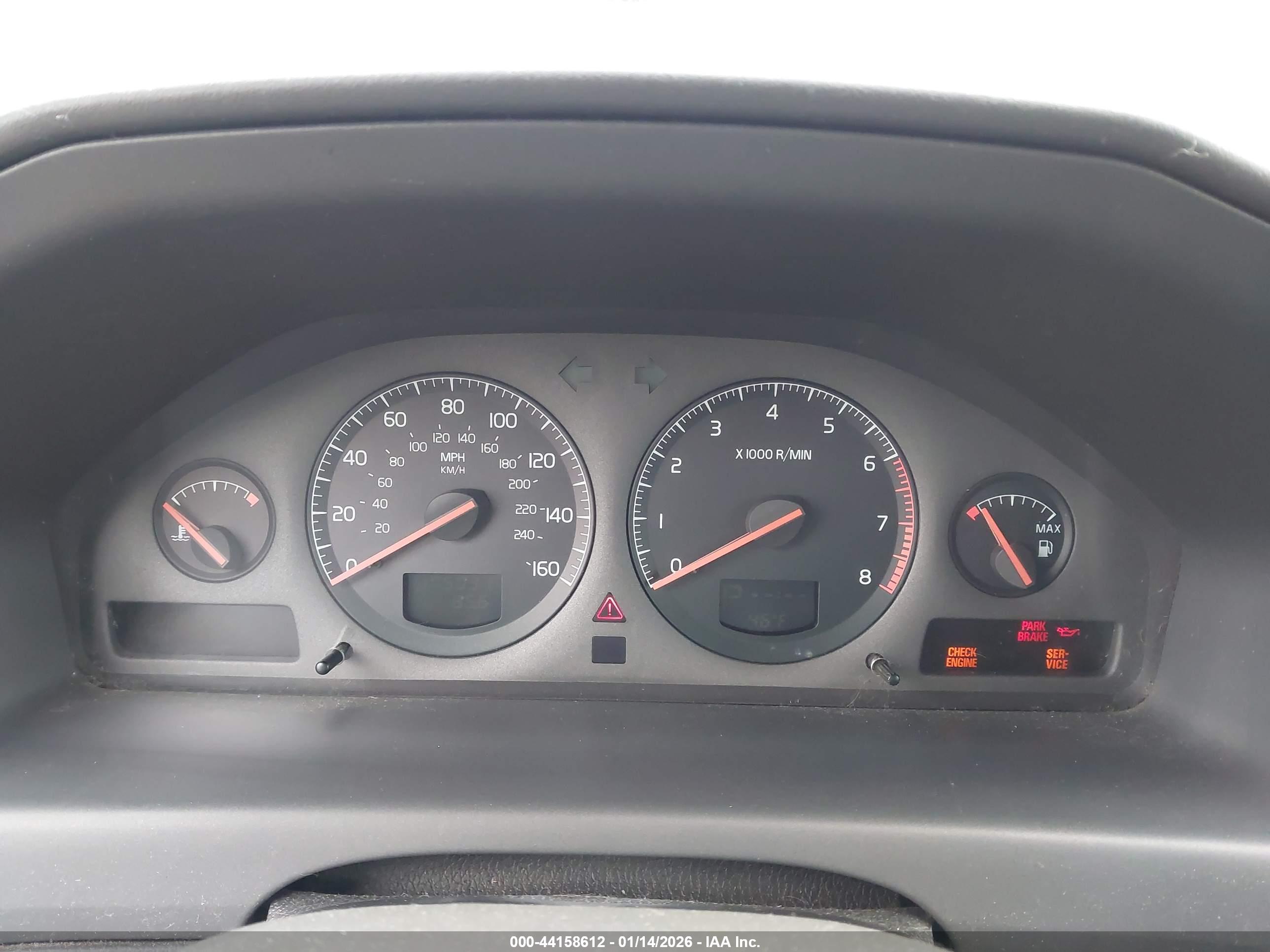 VOLVO V70 image 7
