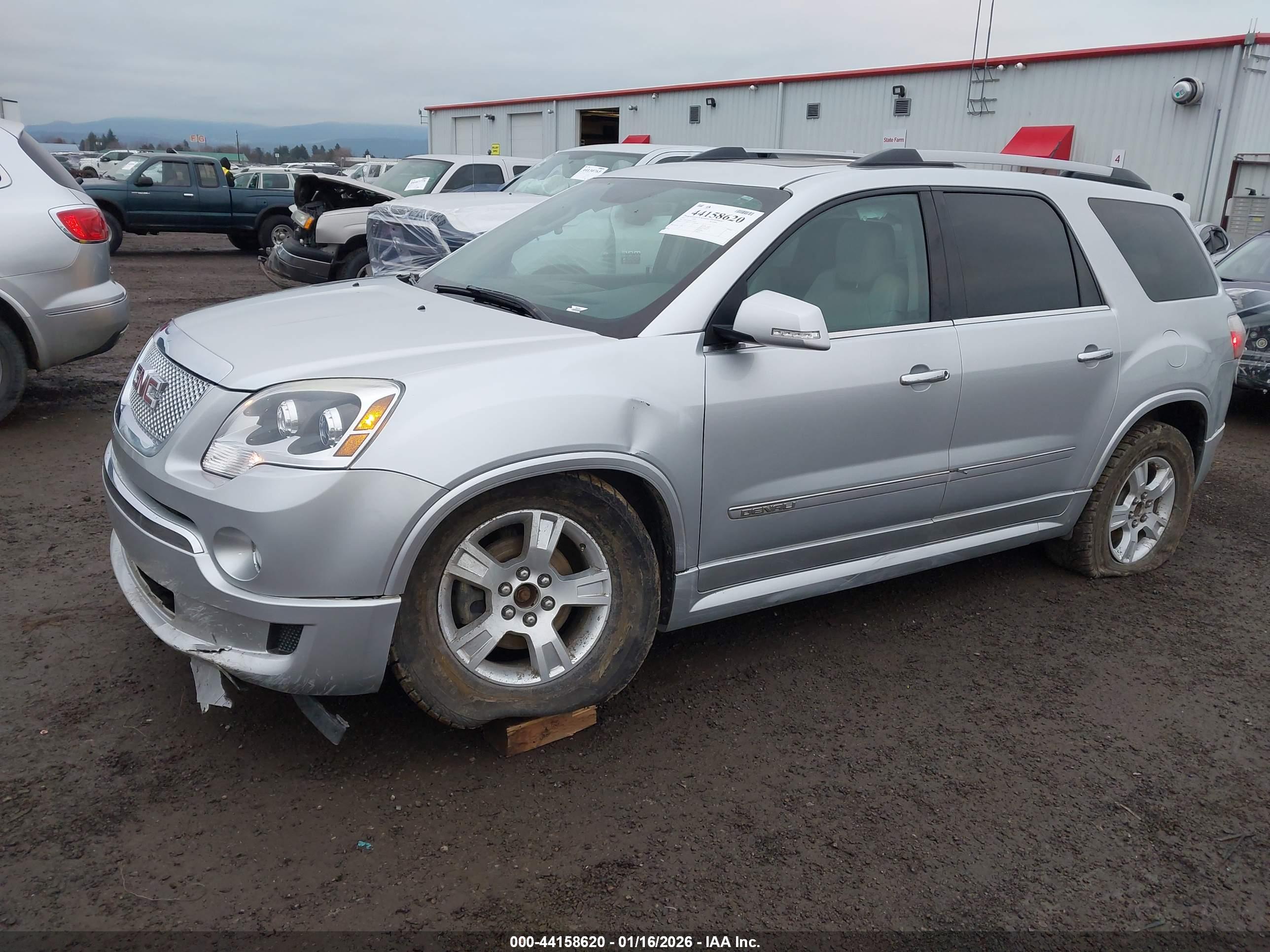 GMC ACADIA image 2