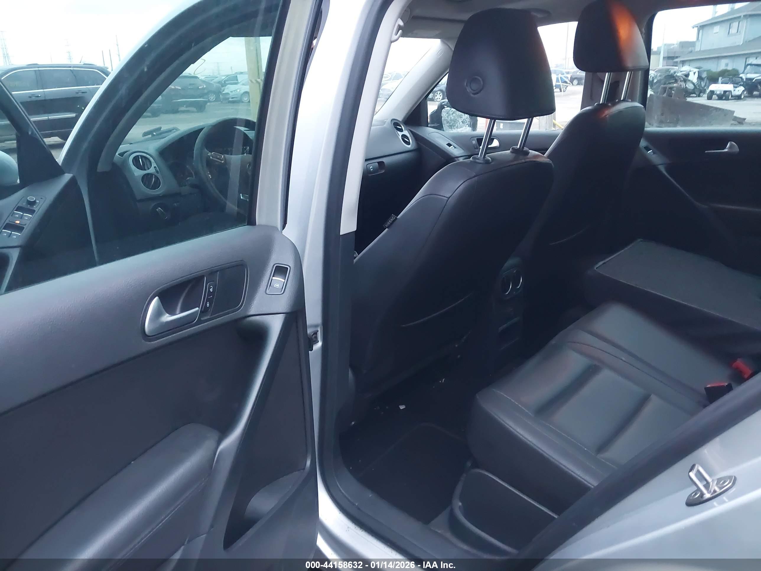 VOLKSWAGEN TIGUAN image 8