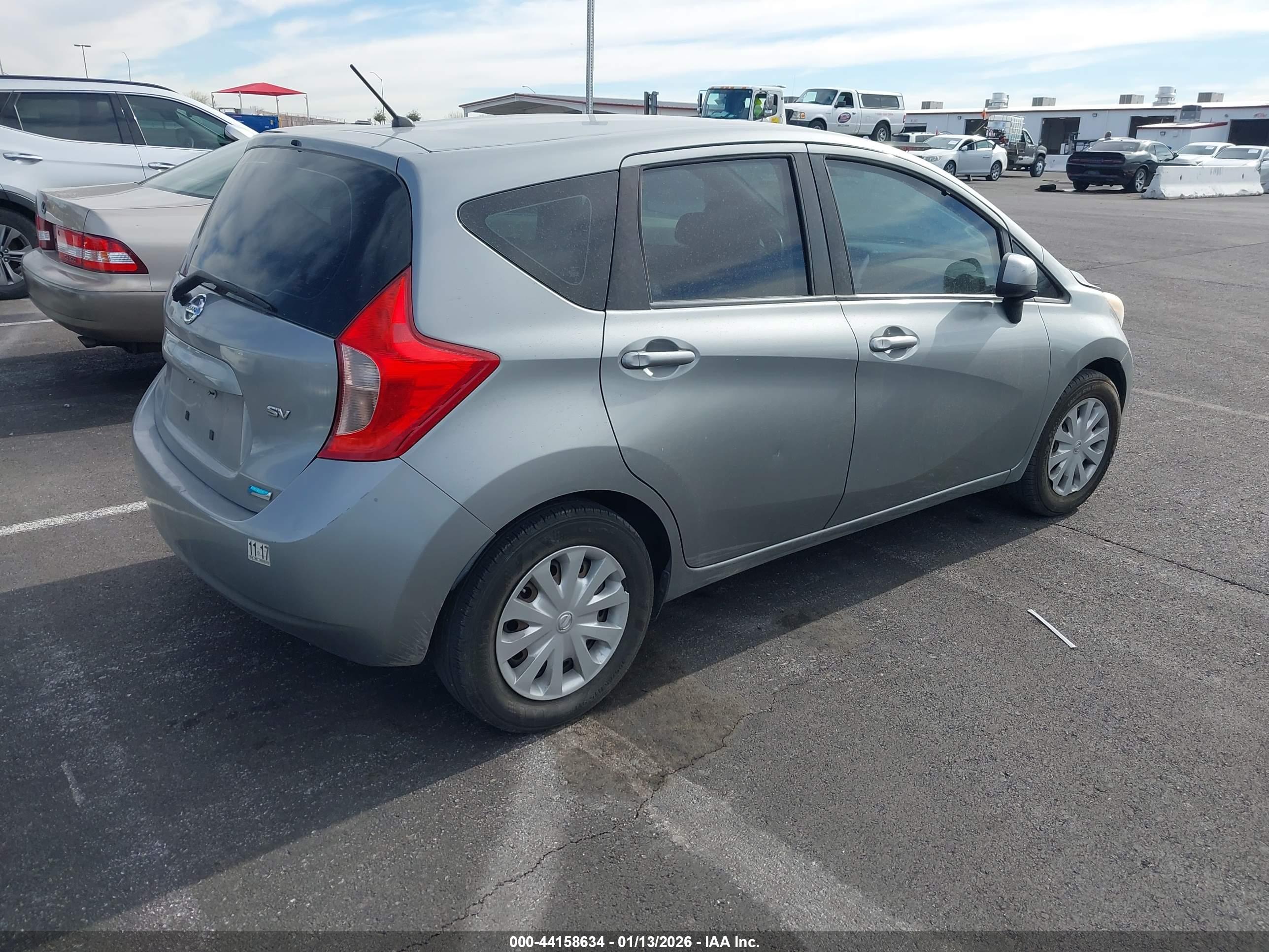 NISSAN VERSA image 4